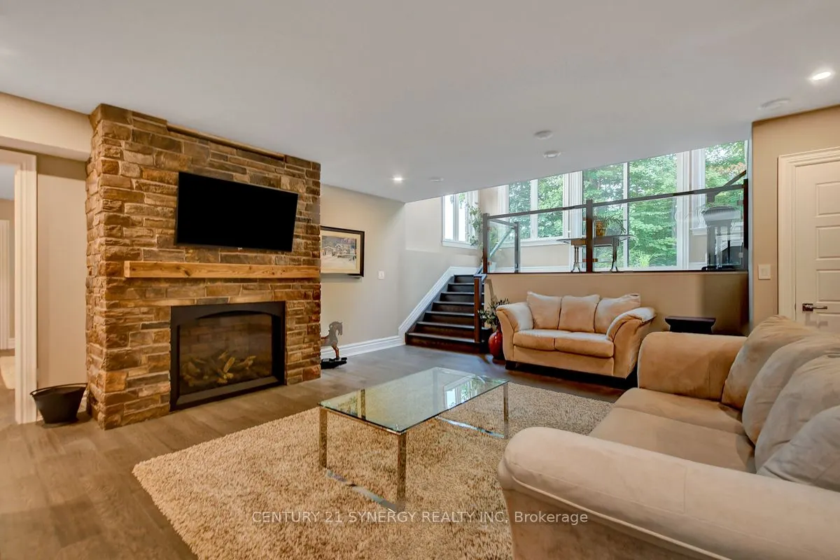 1443 DUCHESS Crescent