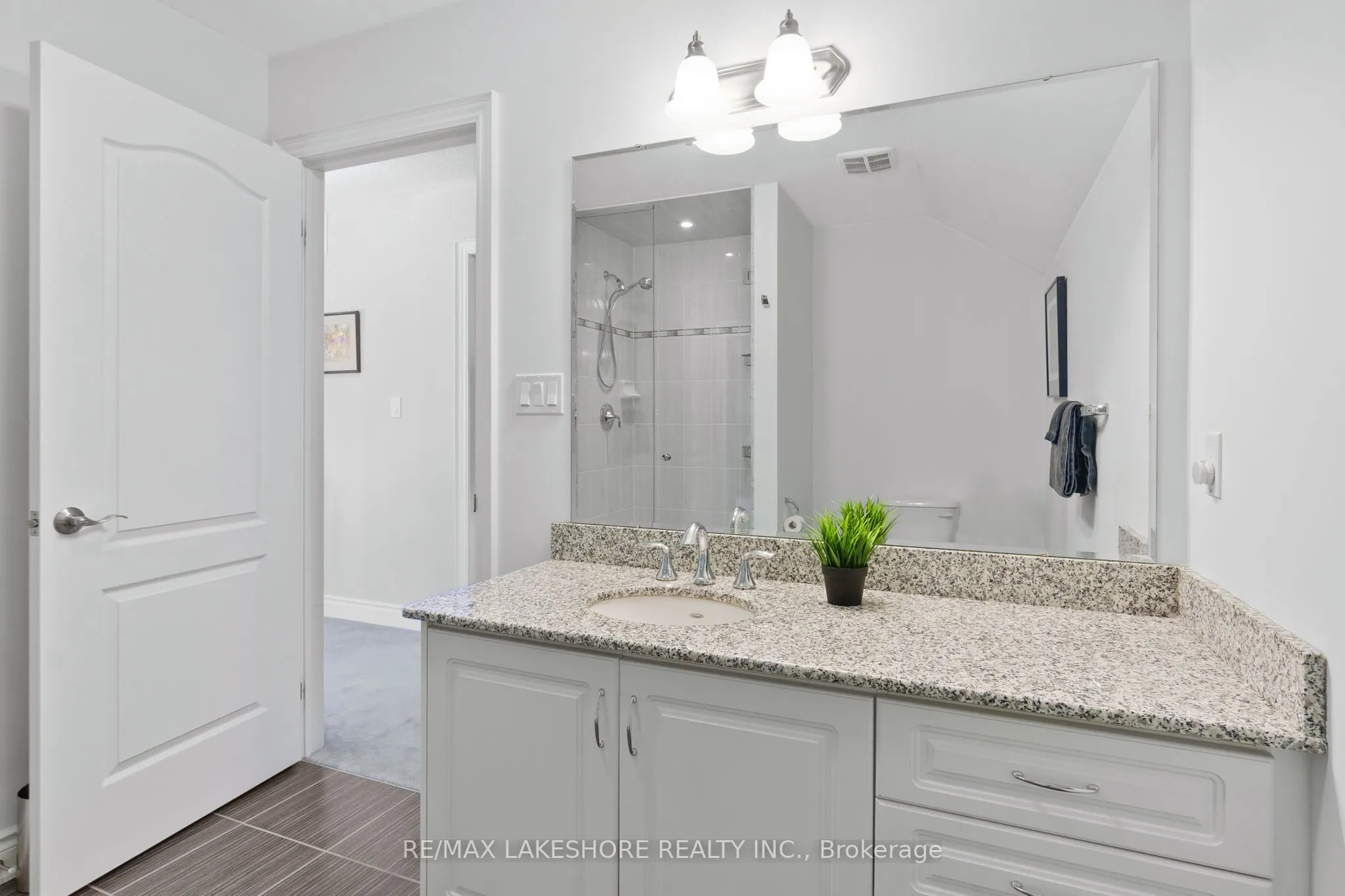 416 Lakeshore Road