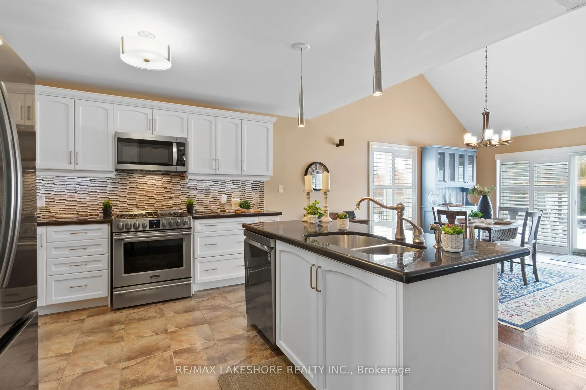 416 Lakeshore Road