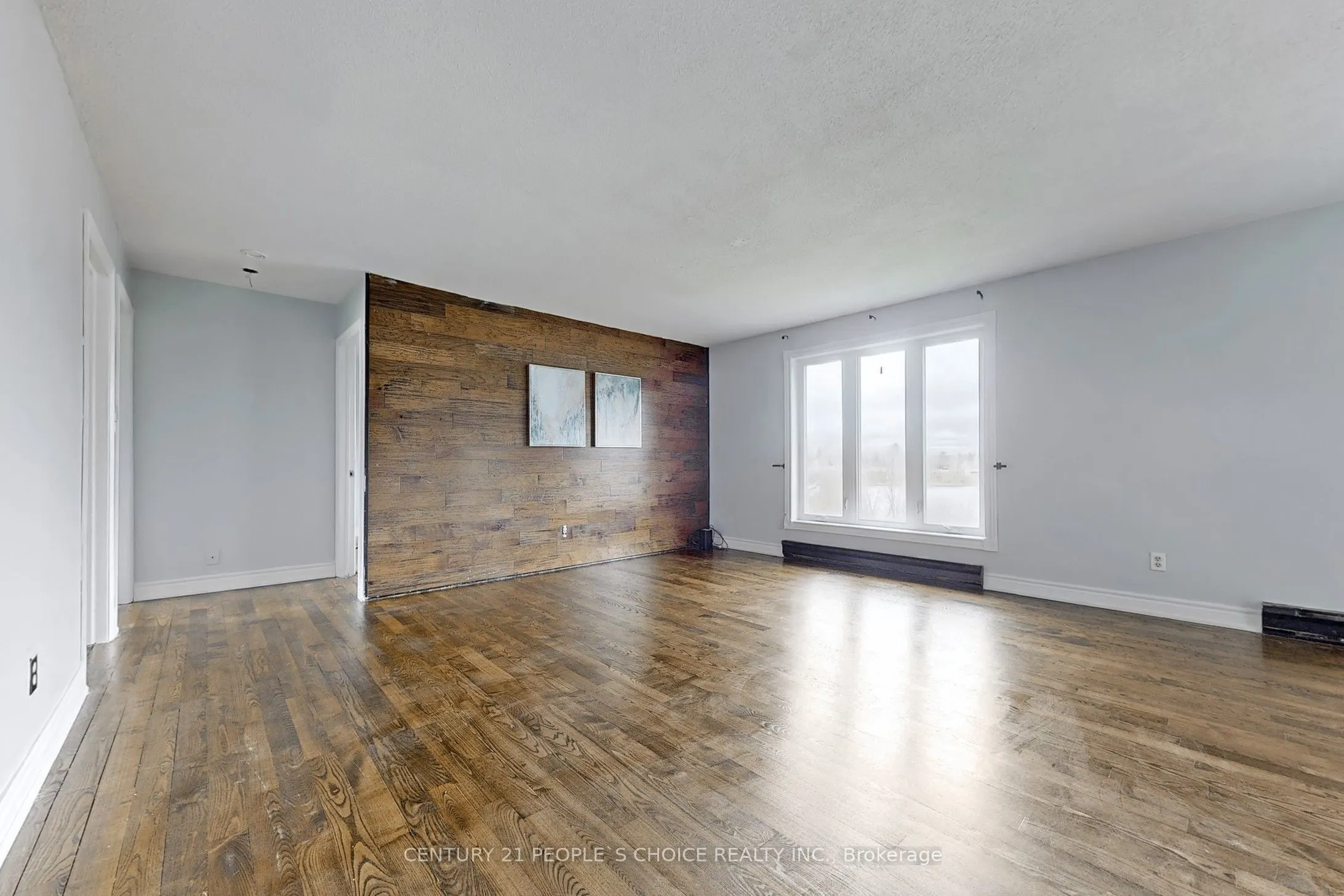 156 Main Street W