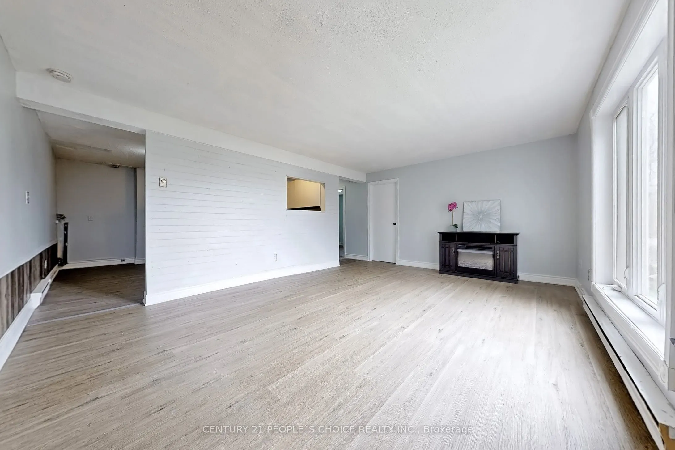 156 Main Street W