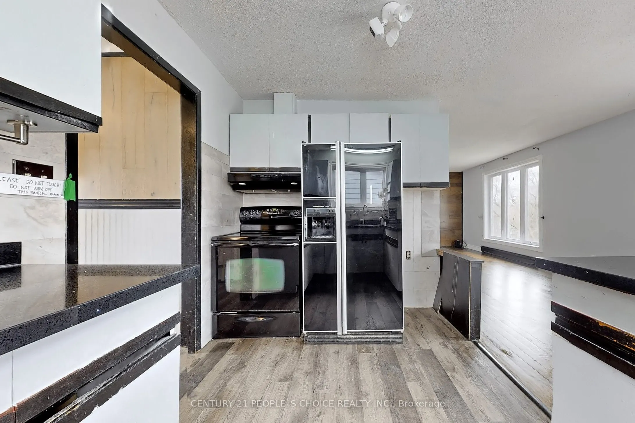 156 Main Street W