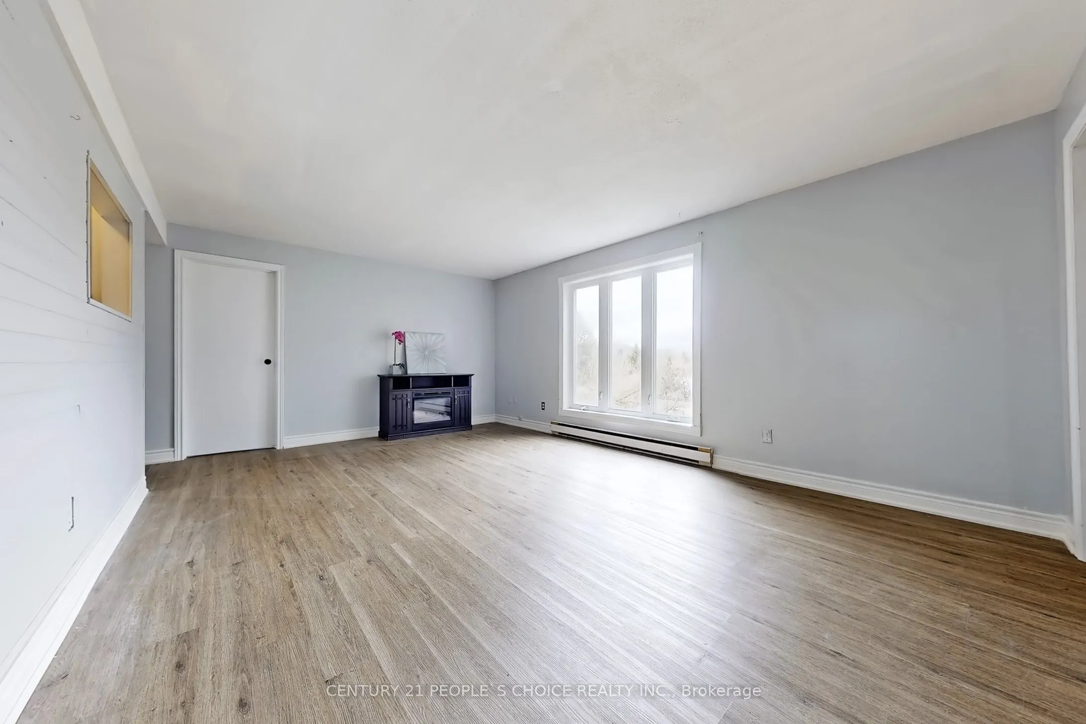 156 Main Street W