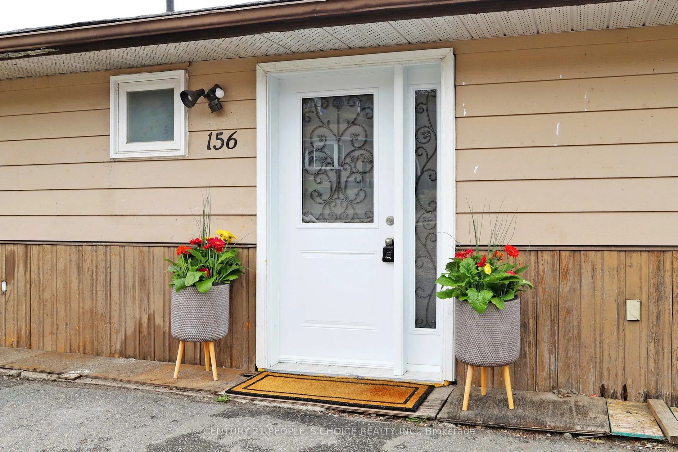 156 Main Street W