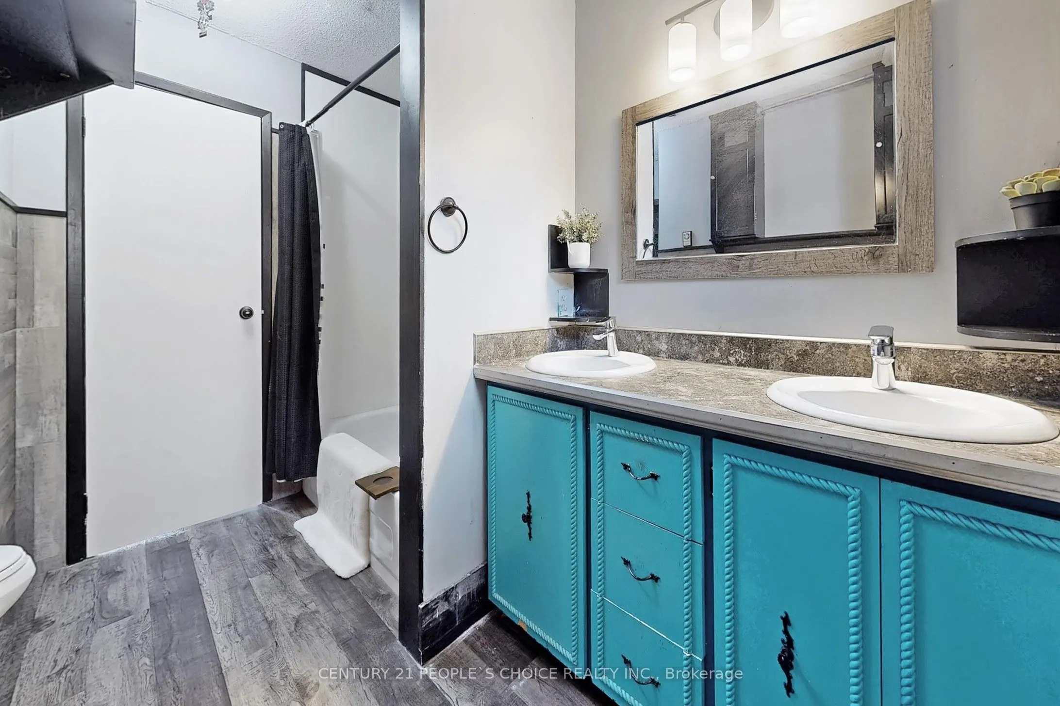 156 Main Street W