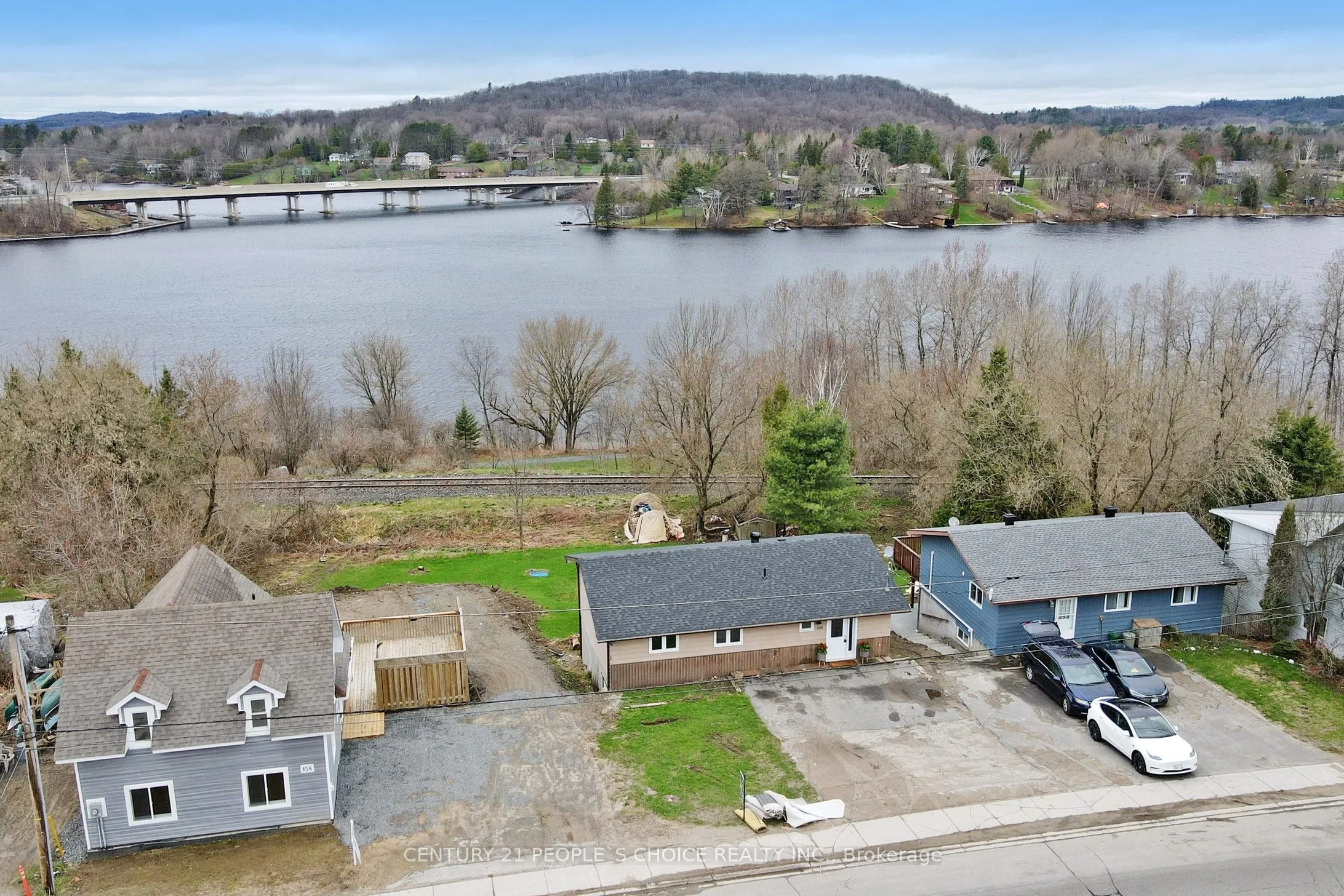 156 Main Street W