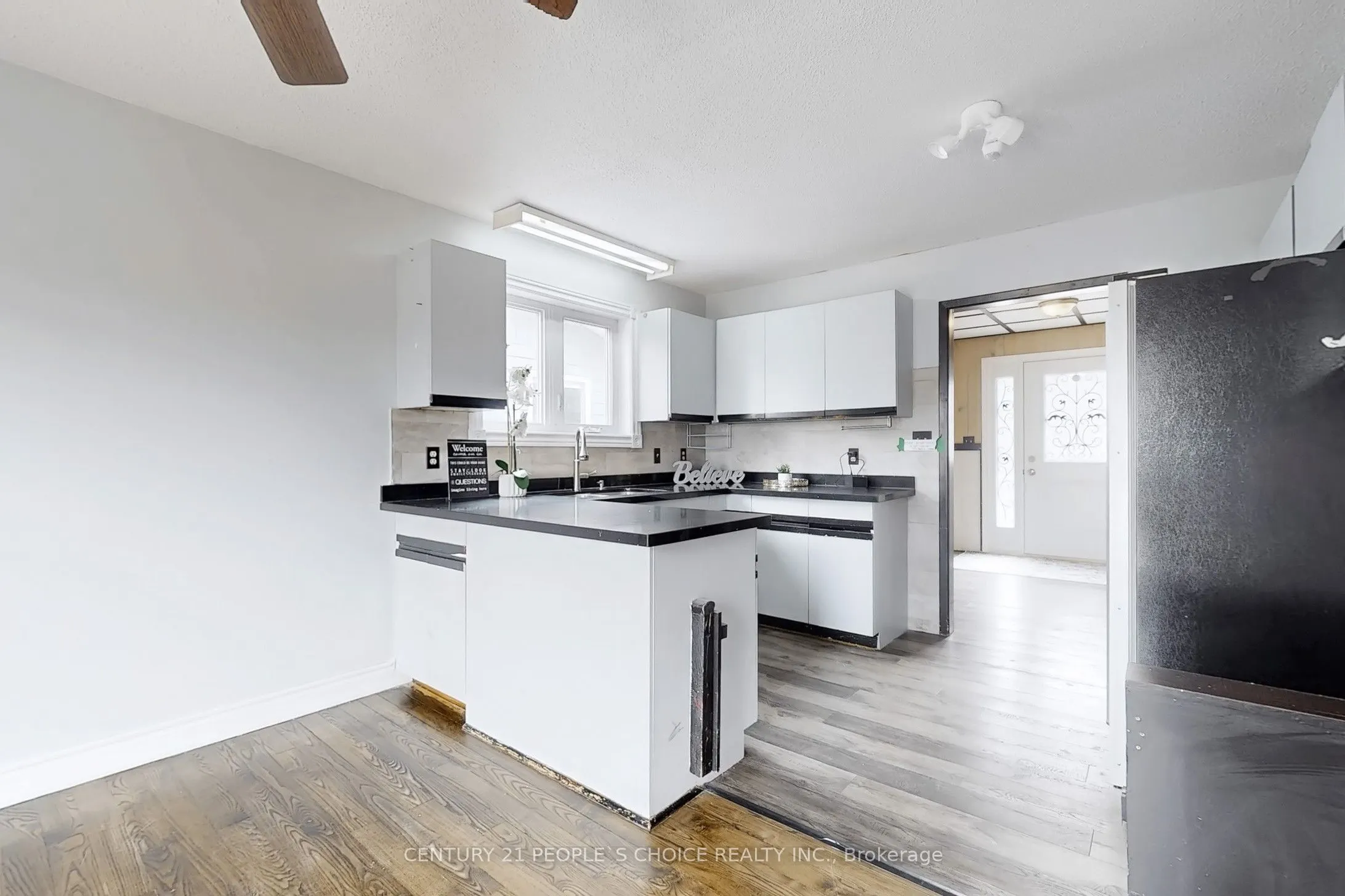 156 Main Street W
