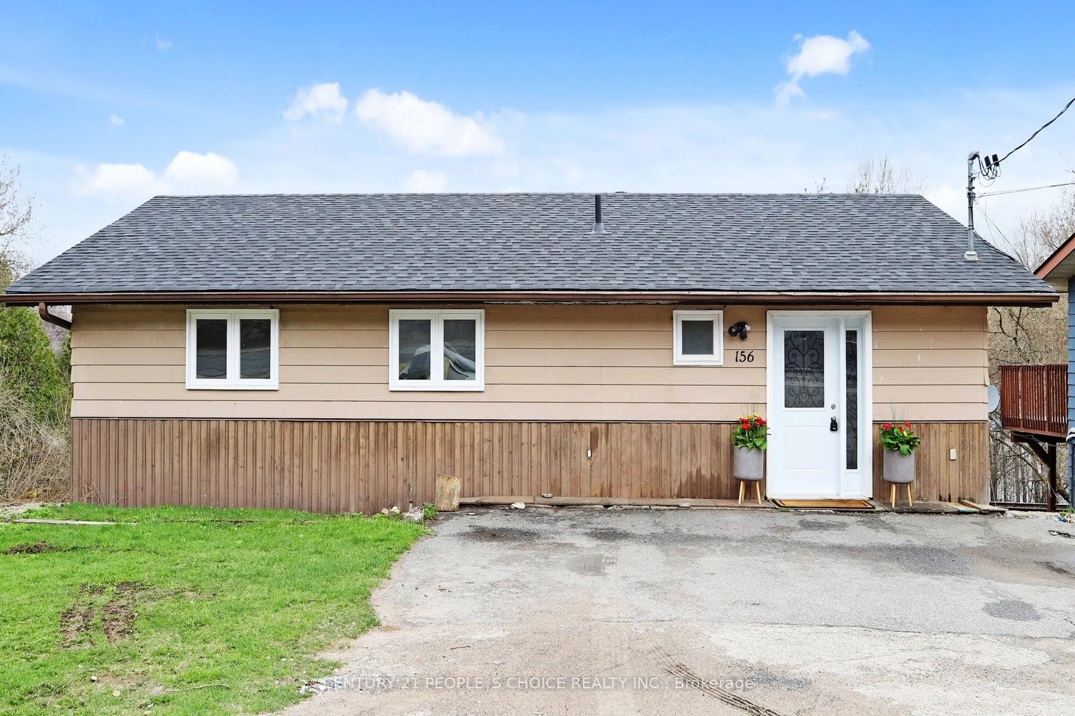 156 Main Street W