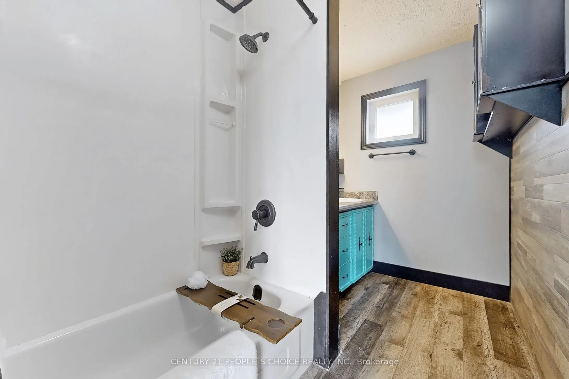 156 Main Street W