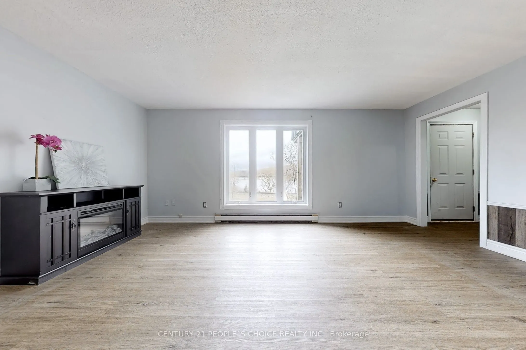 156 Main Street W