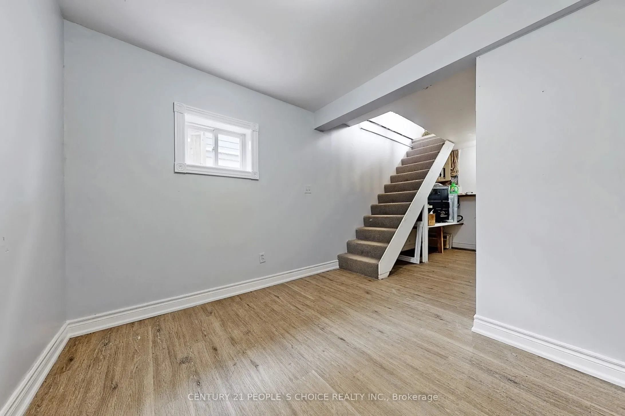 156 Main Street W