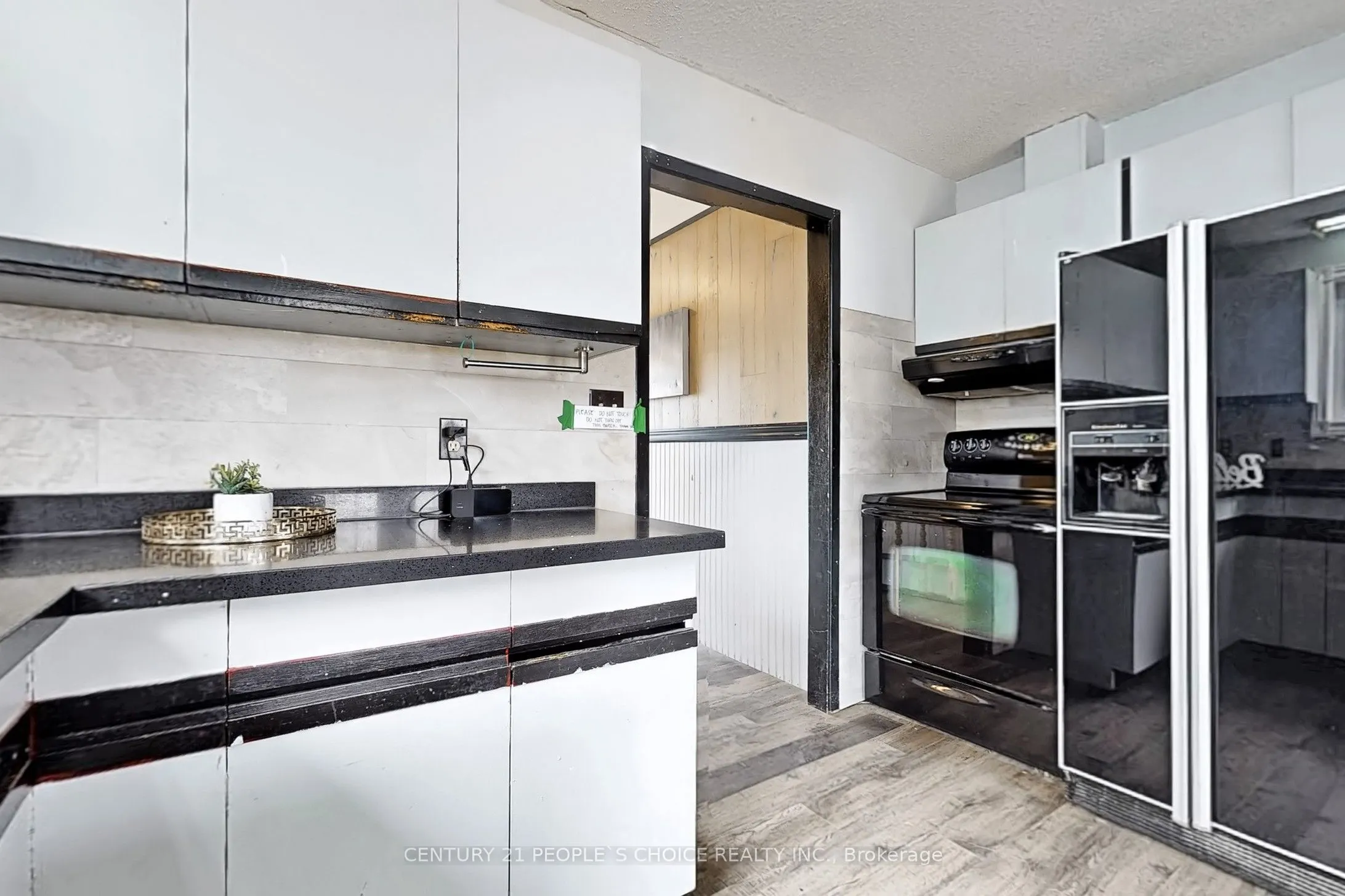 156 Main Street W