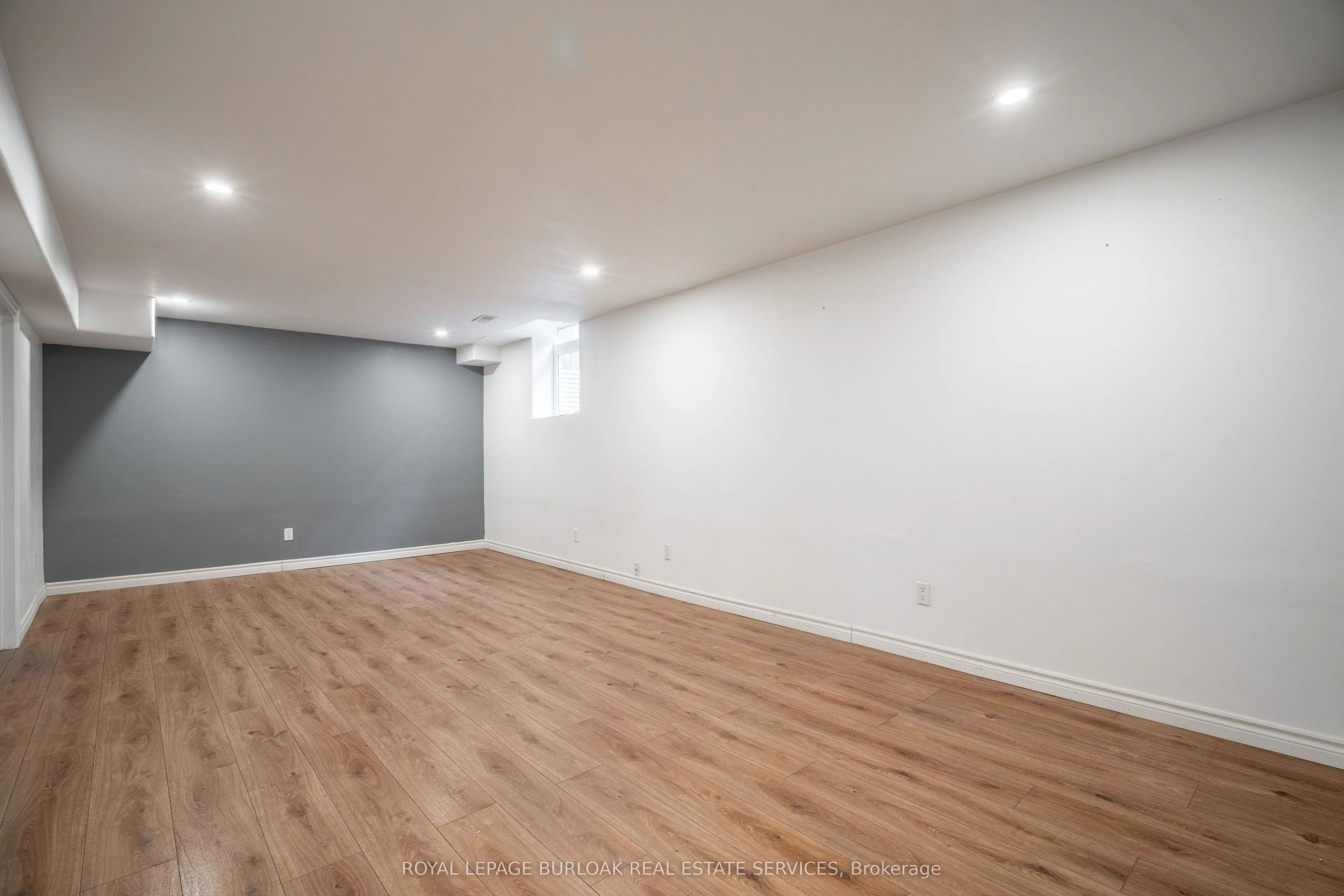 8383 Heikoop Crescent