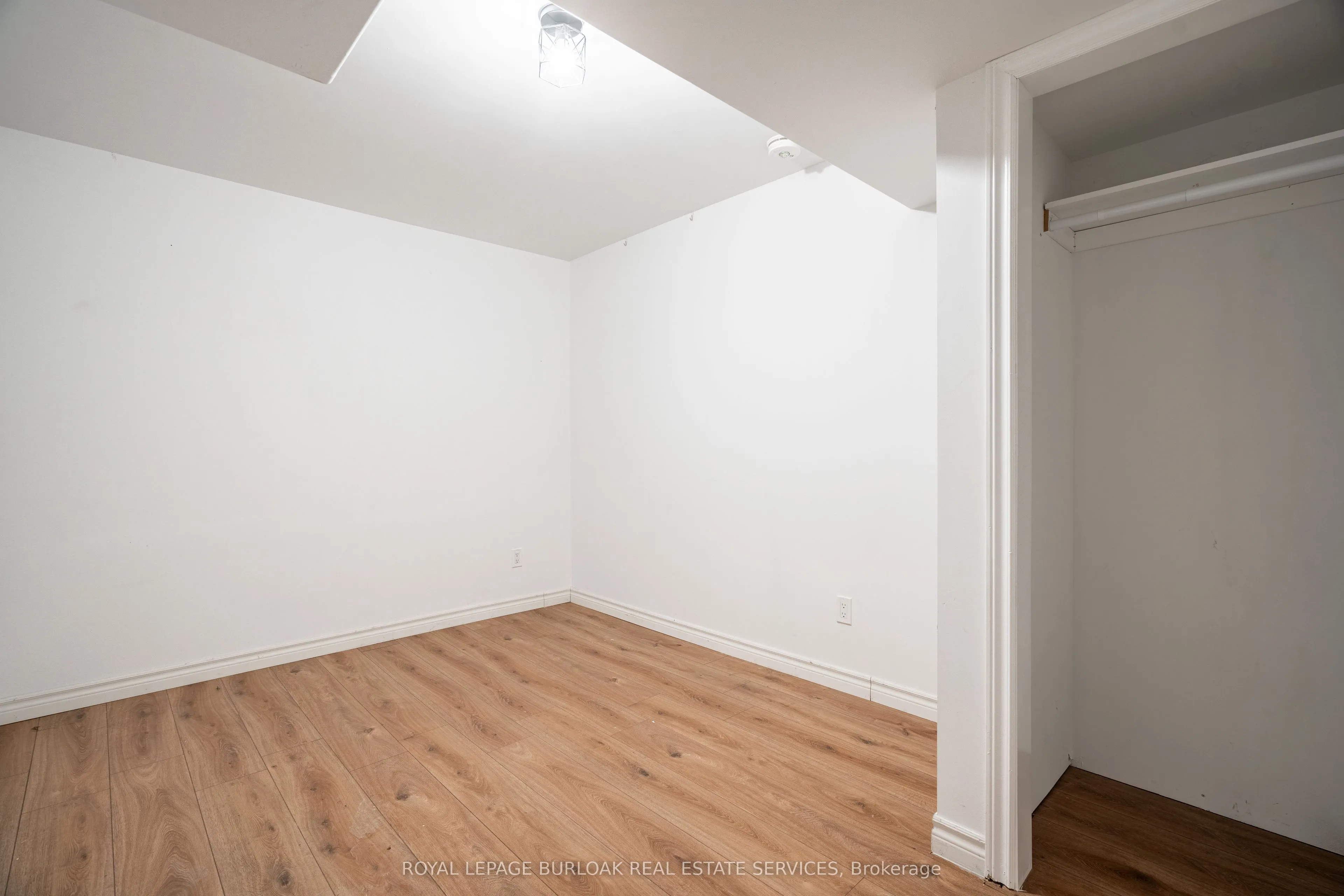 8383 Heikoop Crescent
