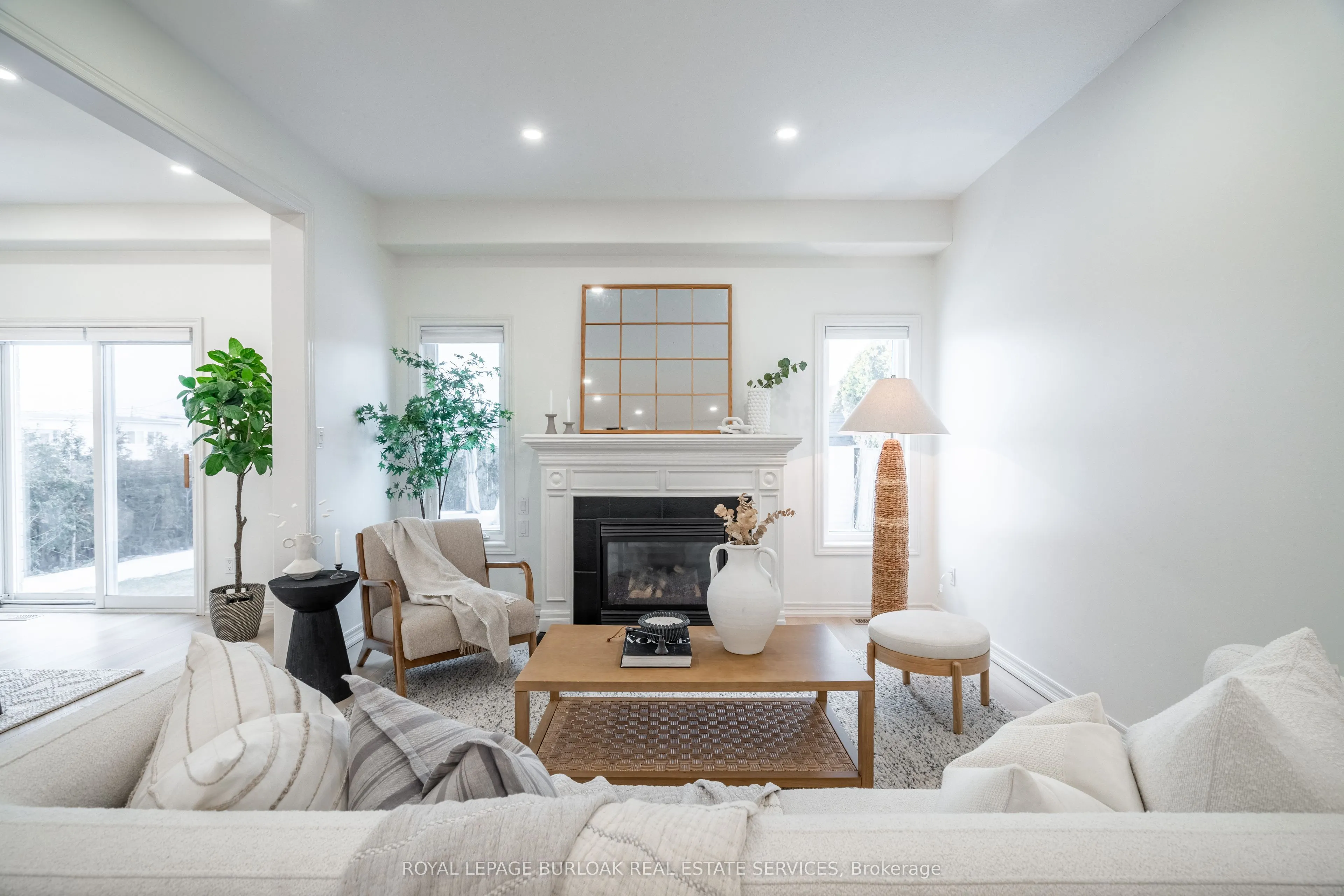 8383 Heikoop Crescent