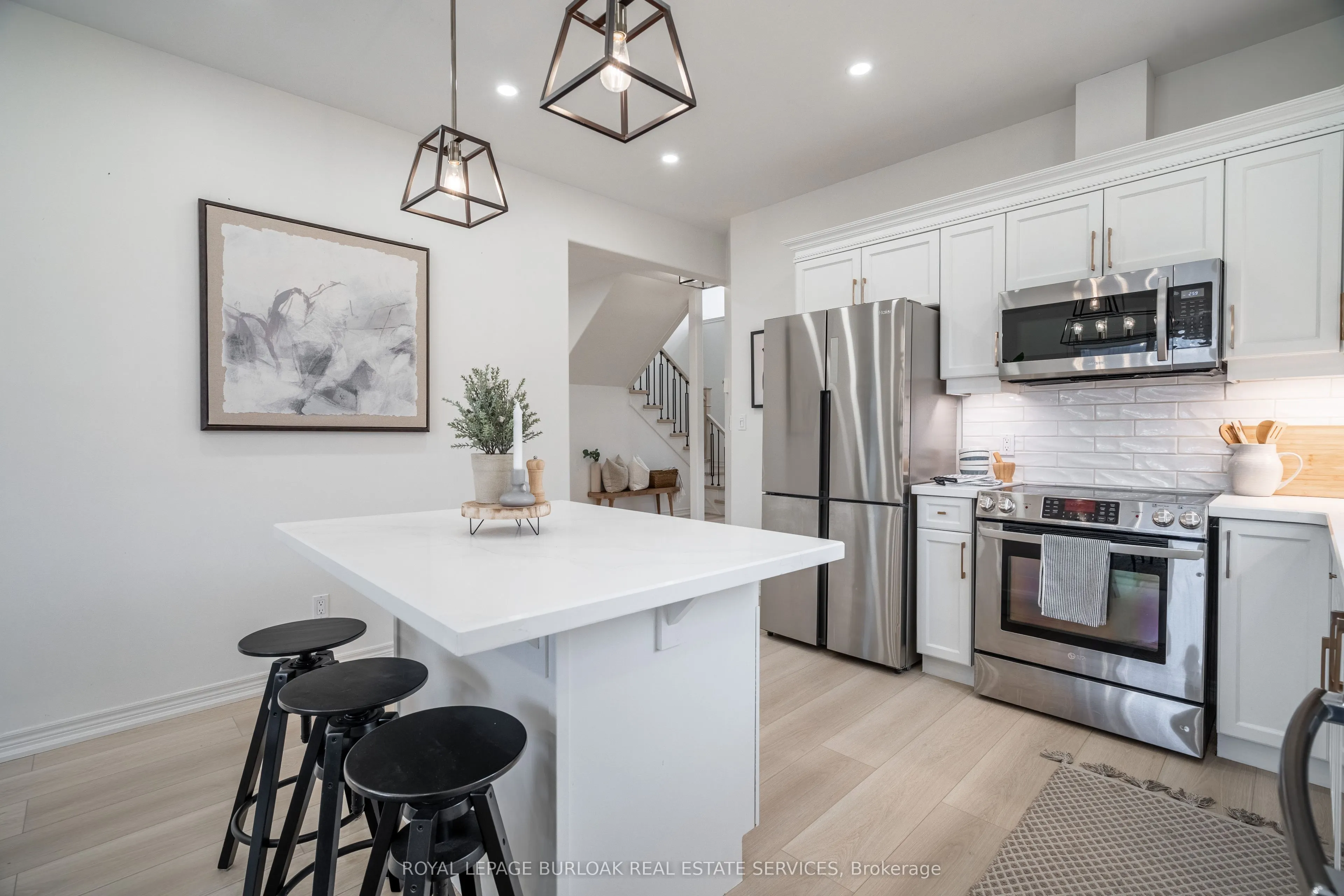 8383 Heikoop Crescent