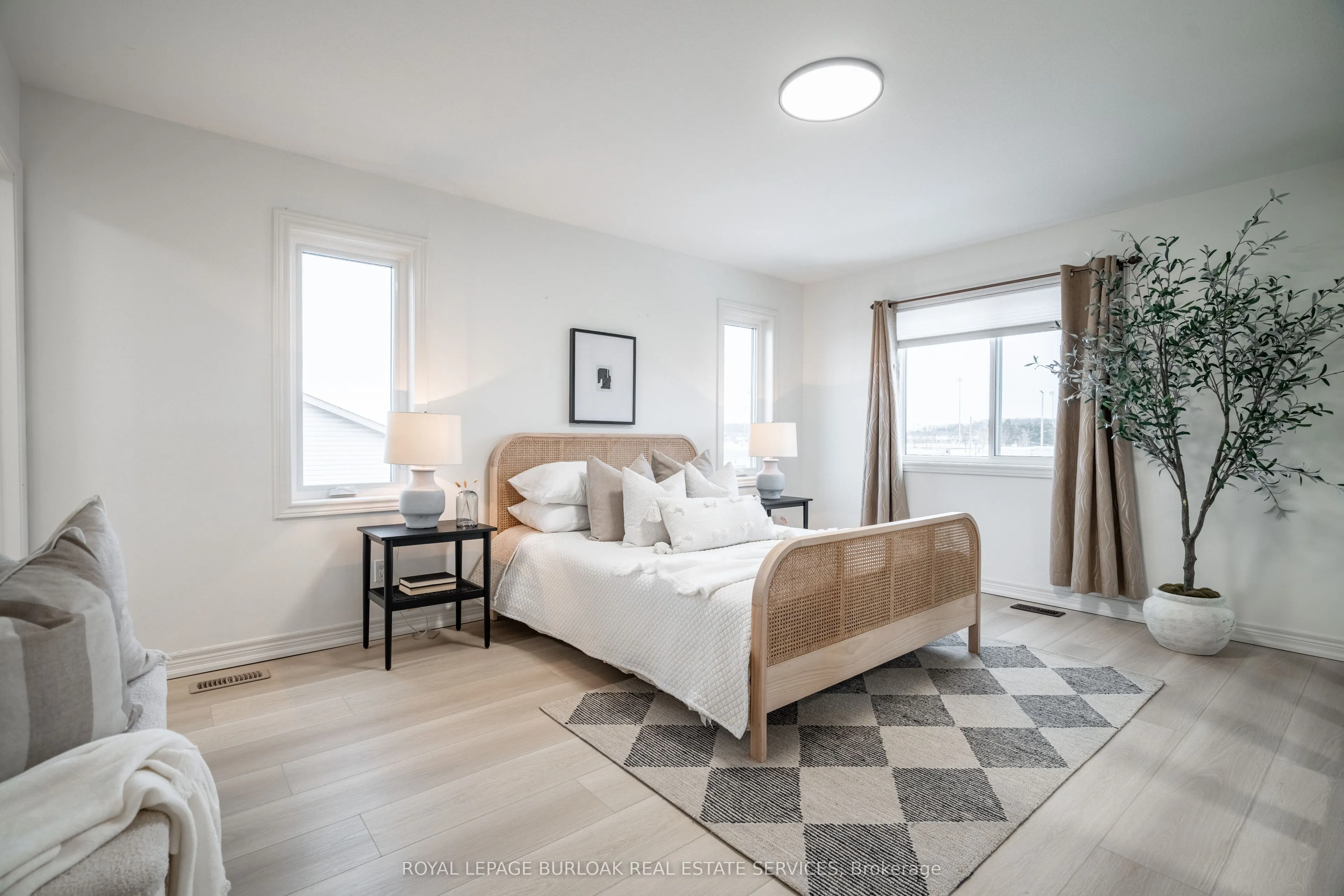8383 Heikoop Crescent