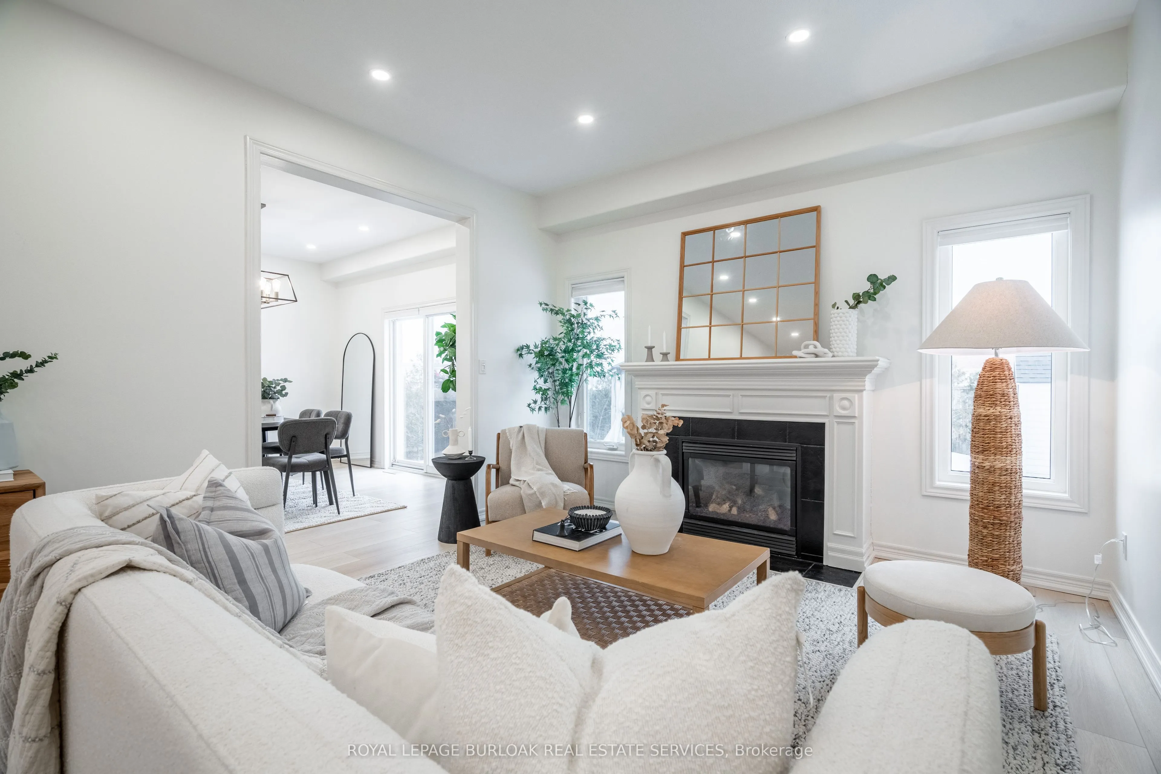 8383 Heikoop Crescent