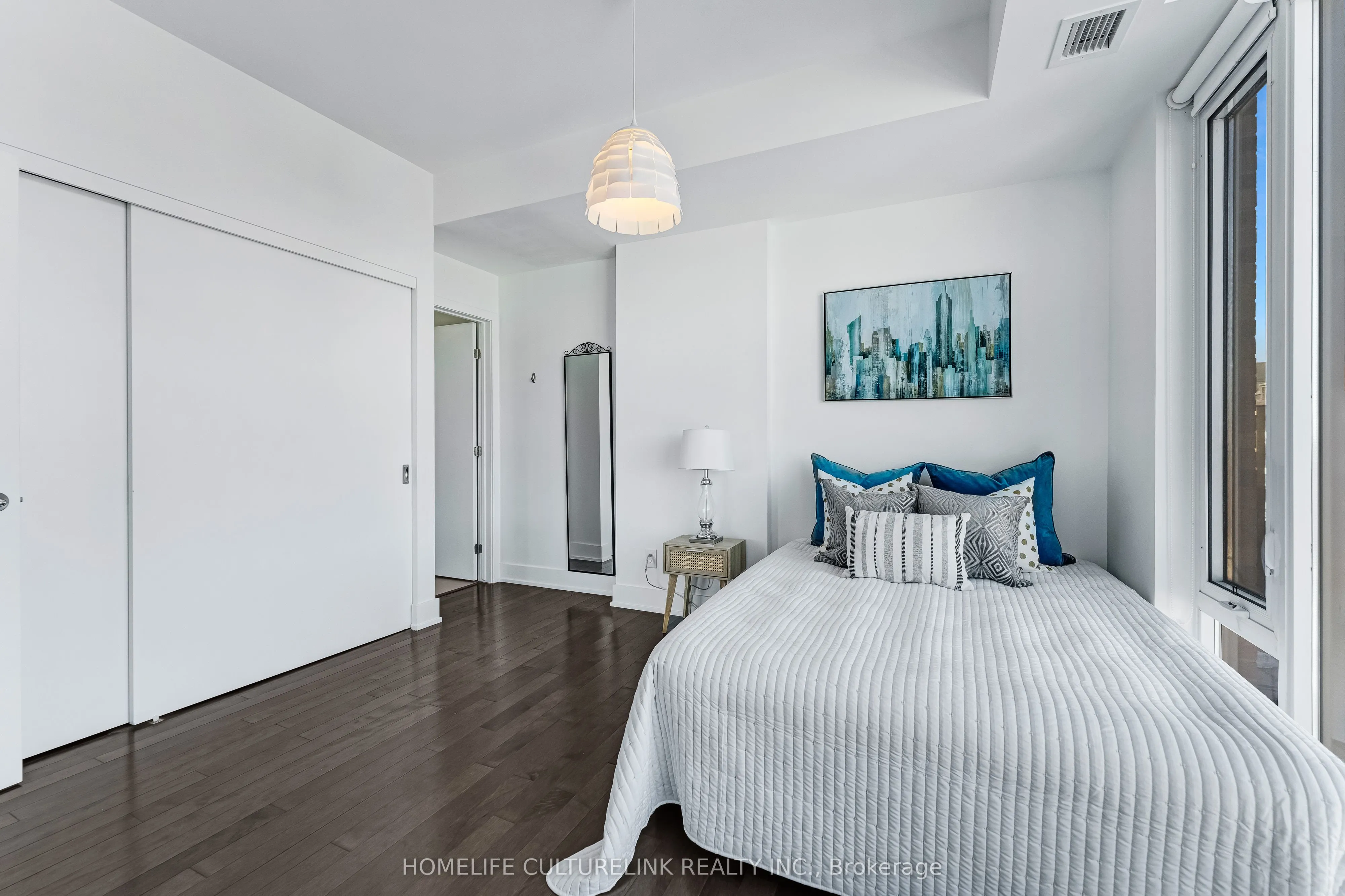 88 Richmond Road, #512