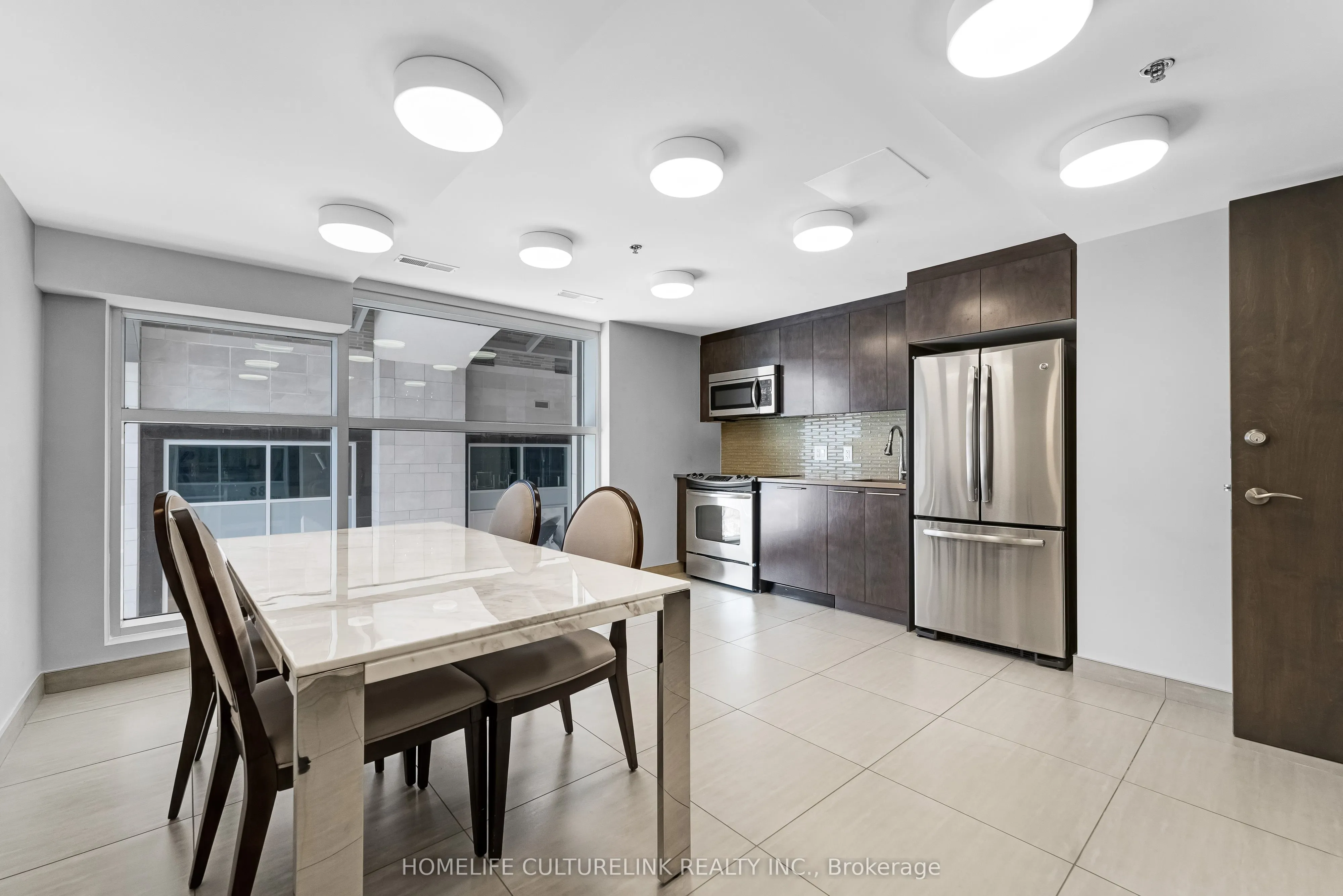 88 Richmond Road, #512