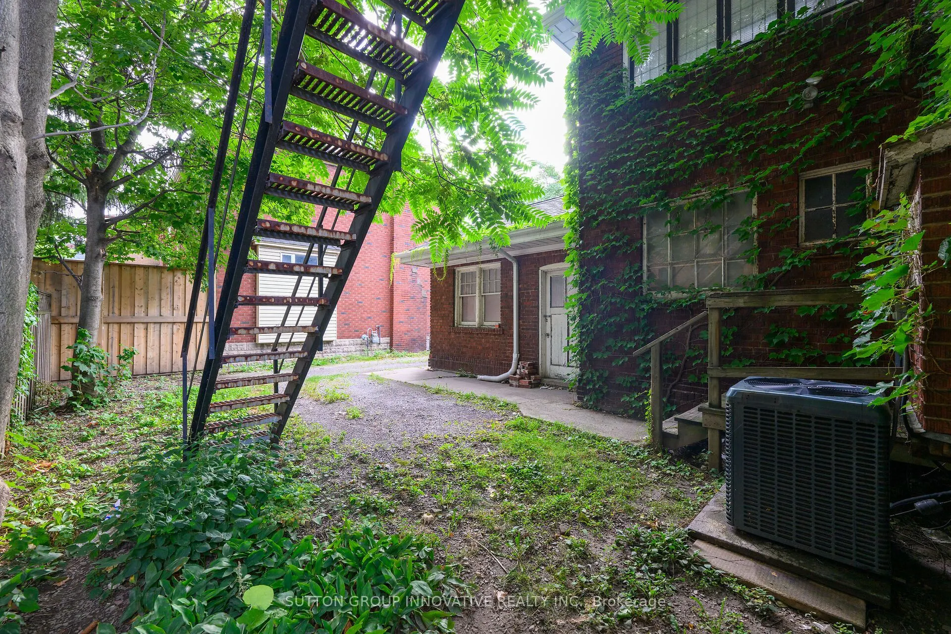 414 Main Street E