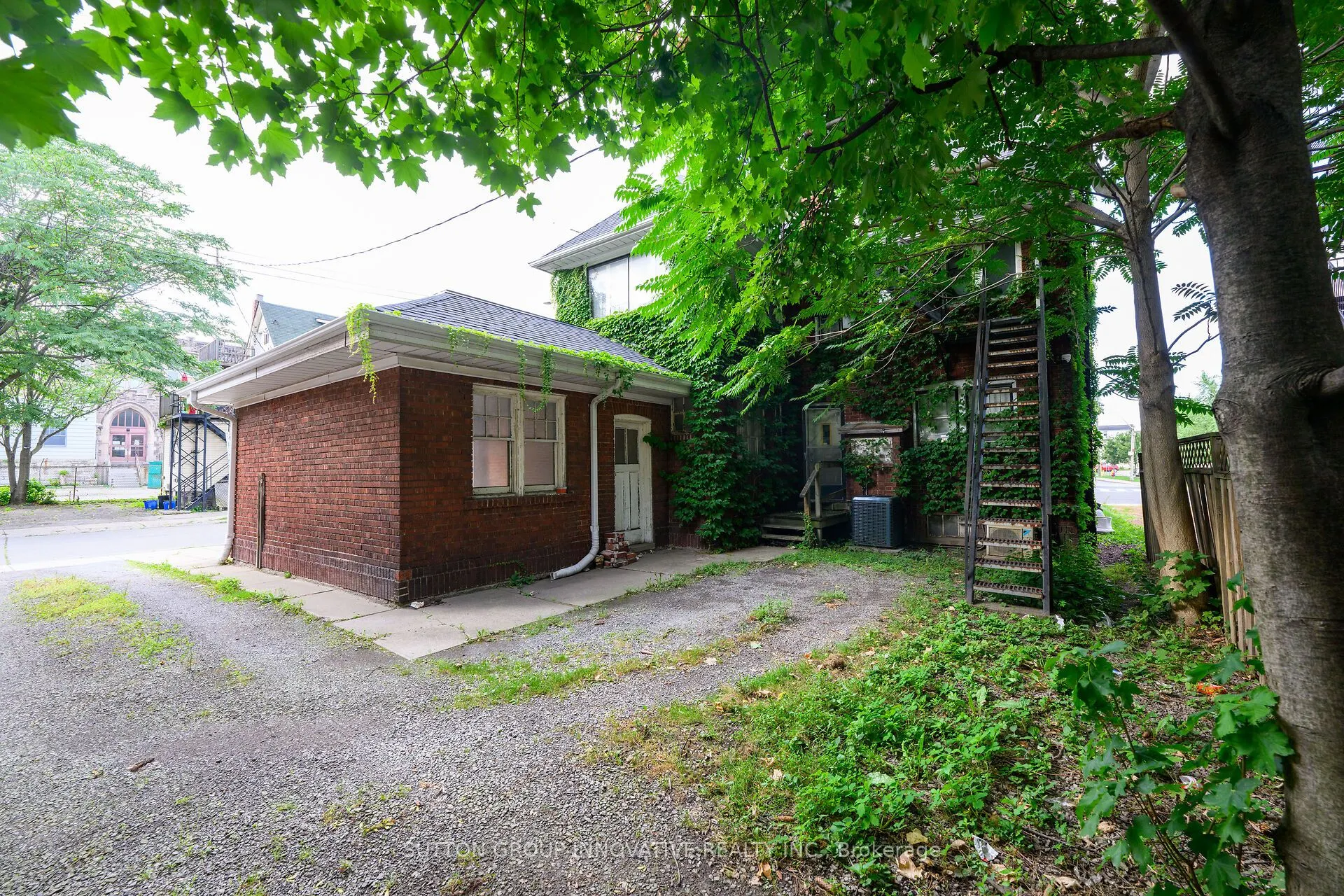 414 Main Street E