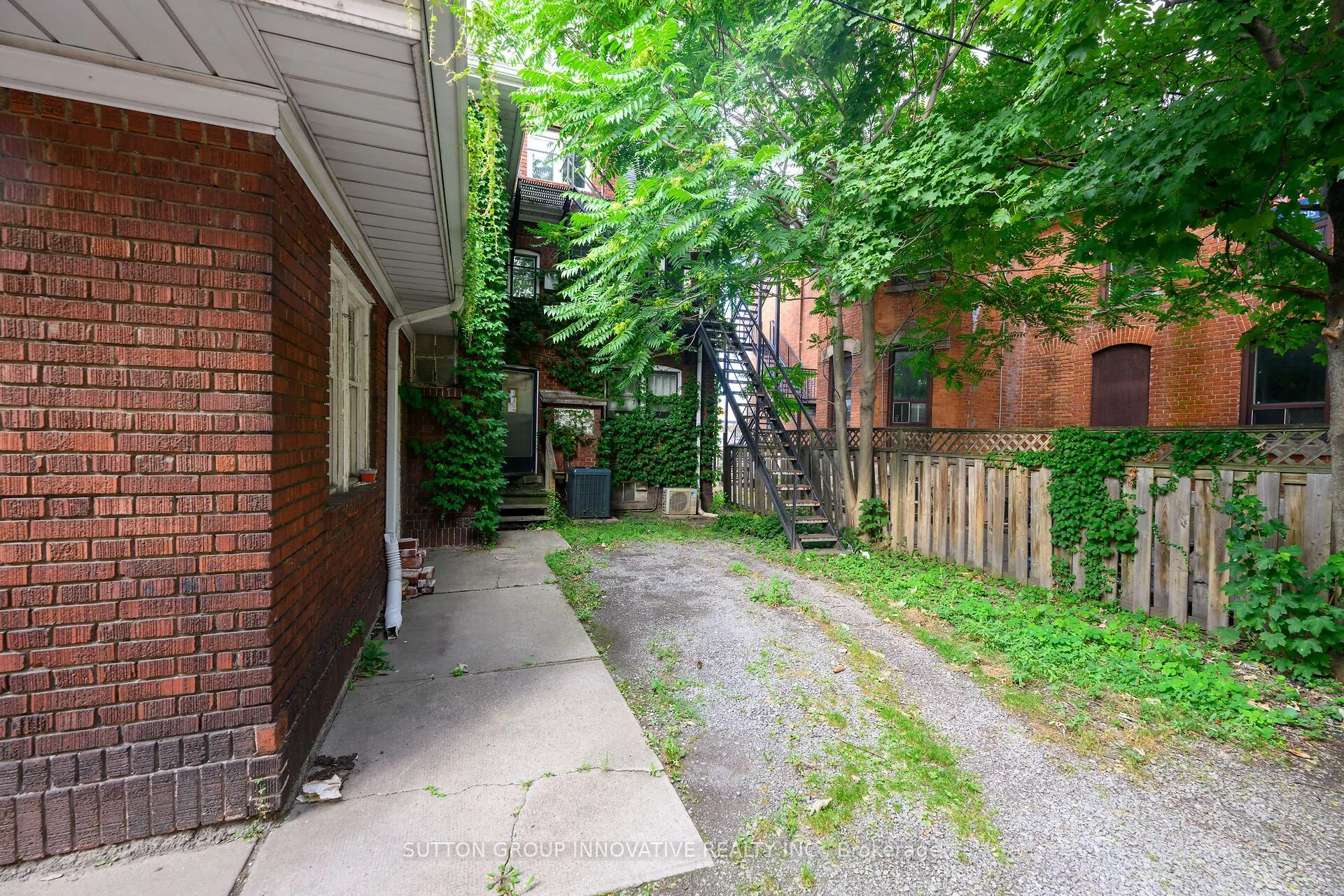 414 Main Street E