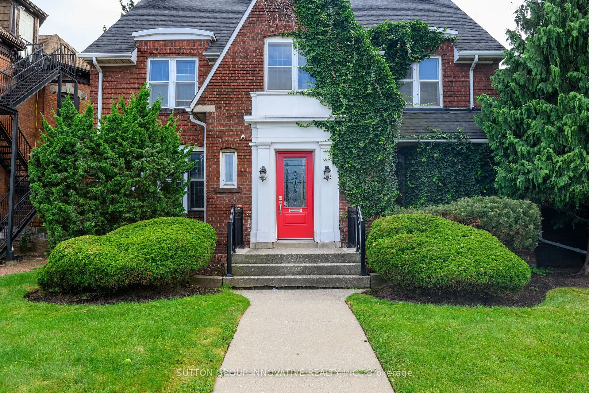 414 Main Street E