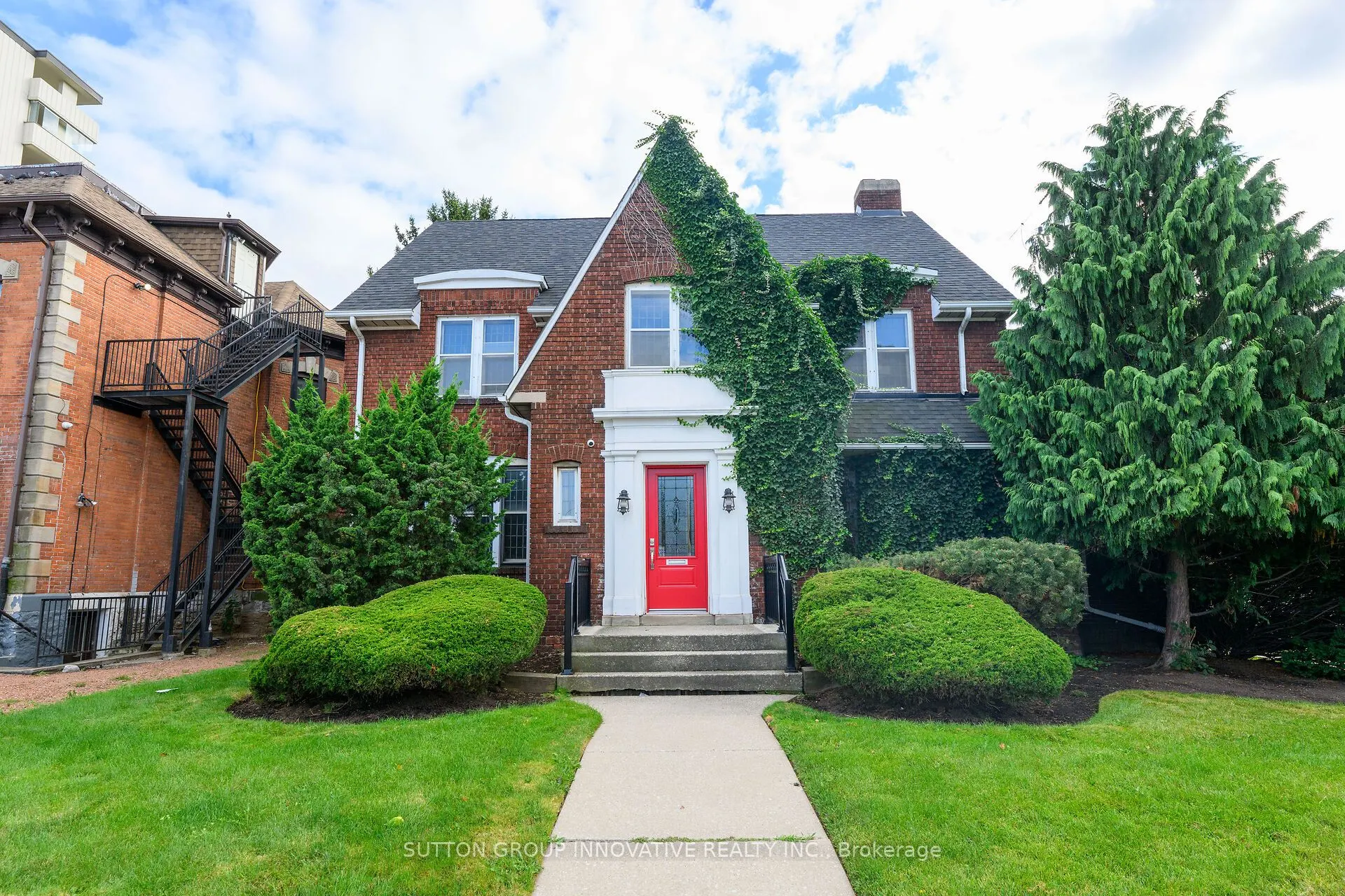 414 Main Street E