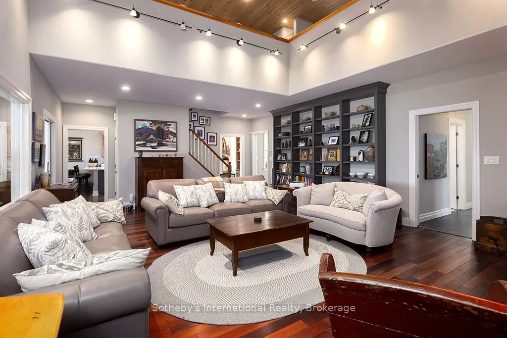359352 Grey 15 Road