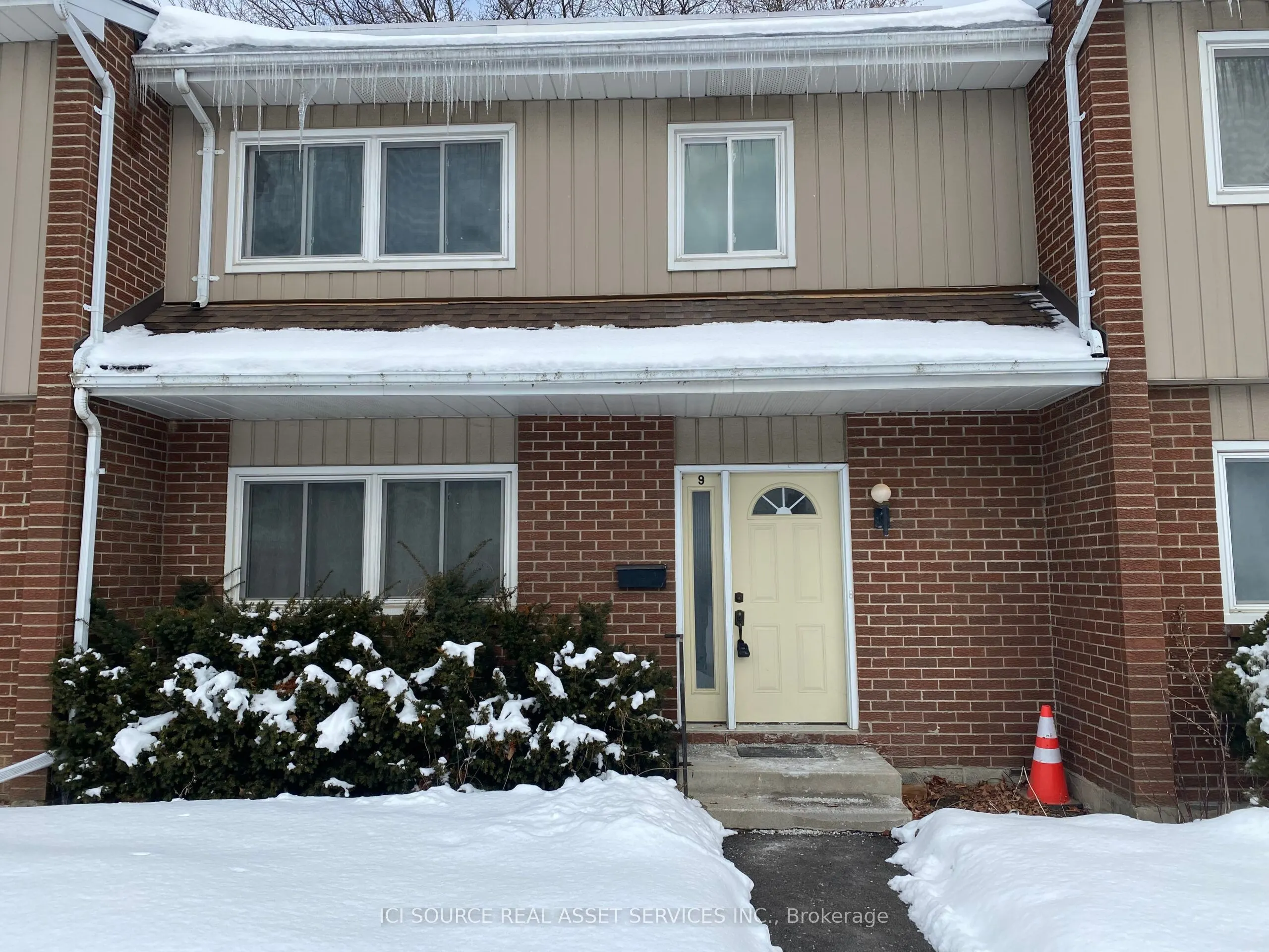121 University Avenue E, #9