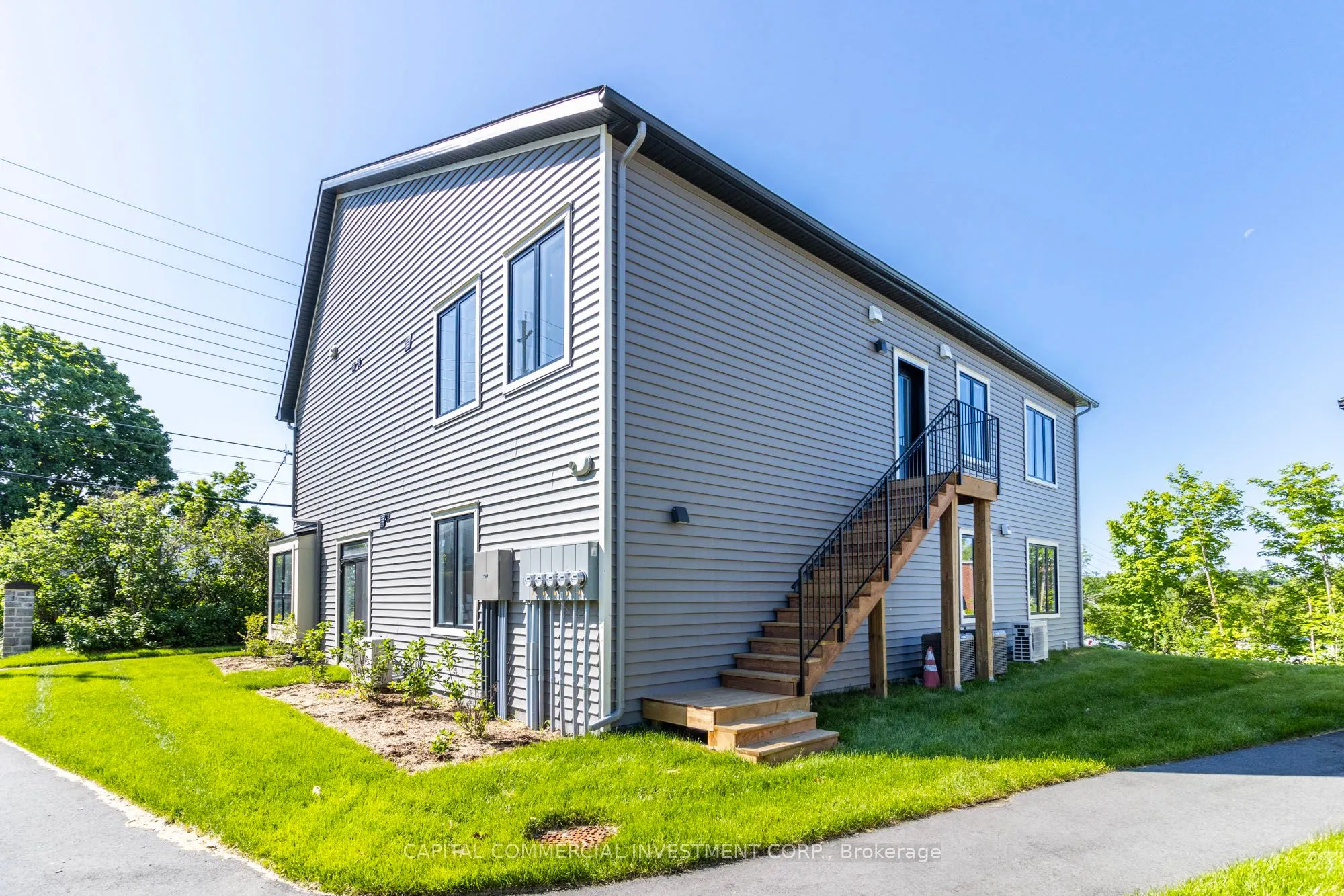 36 Main Street E