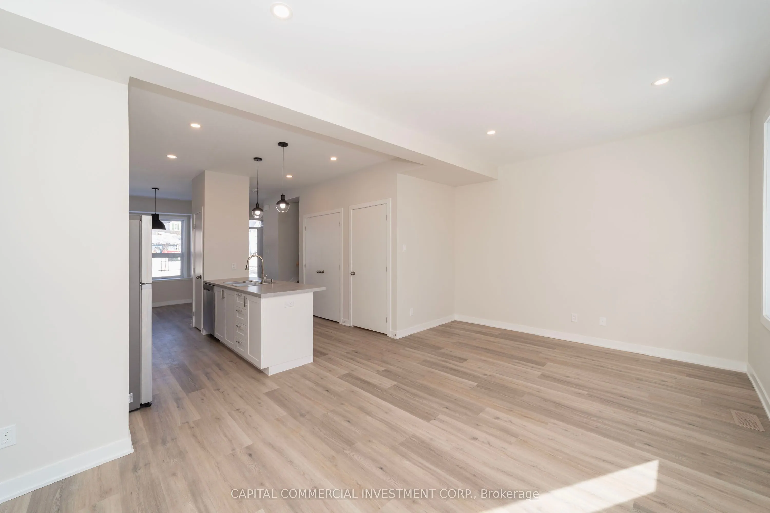 36 Main Street E