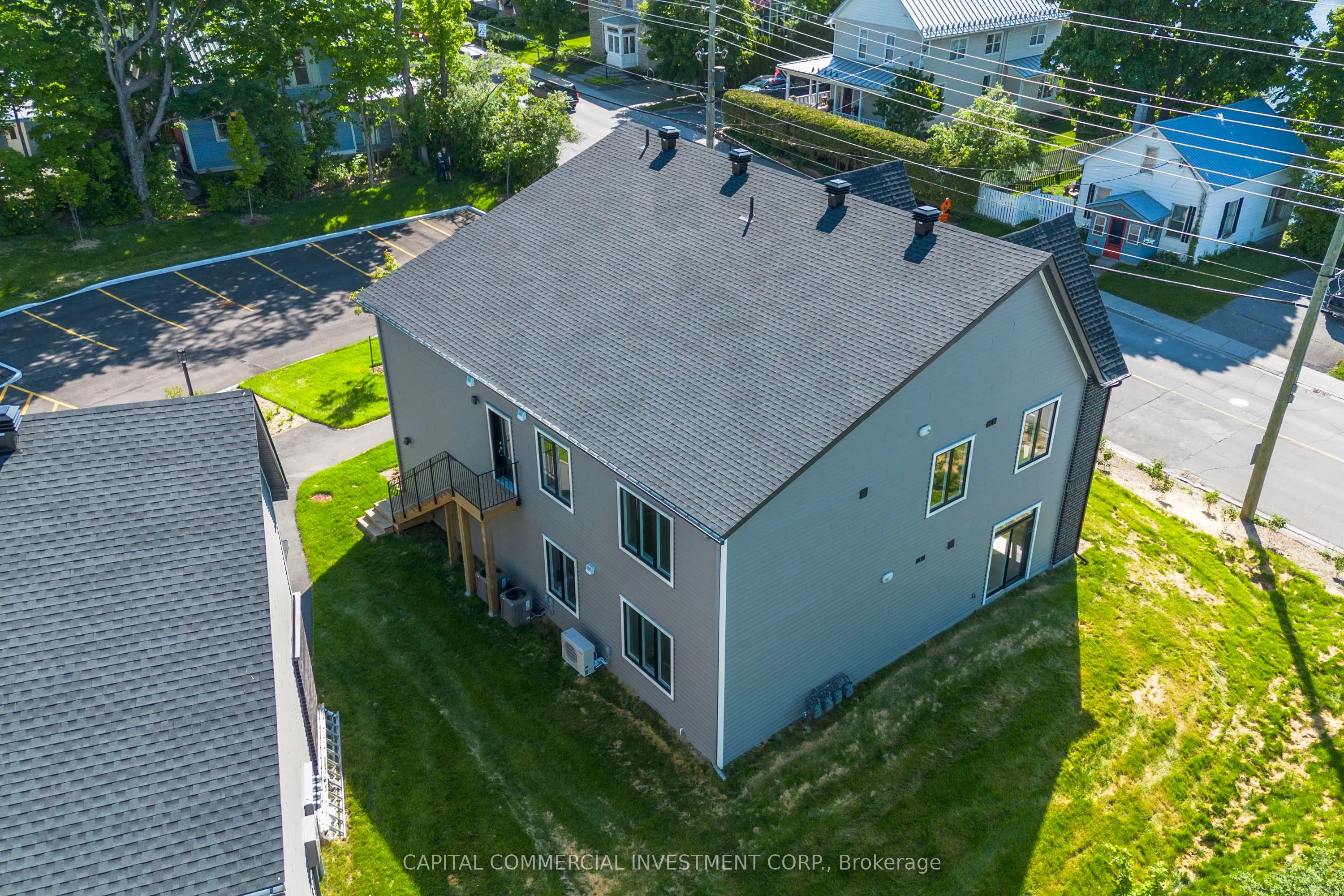 36 Main Street E