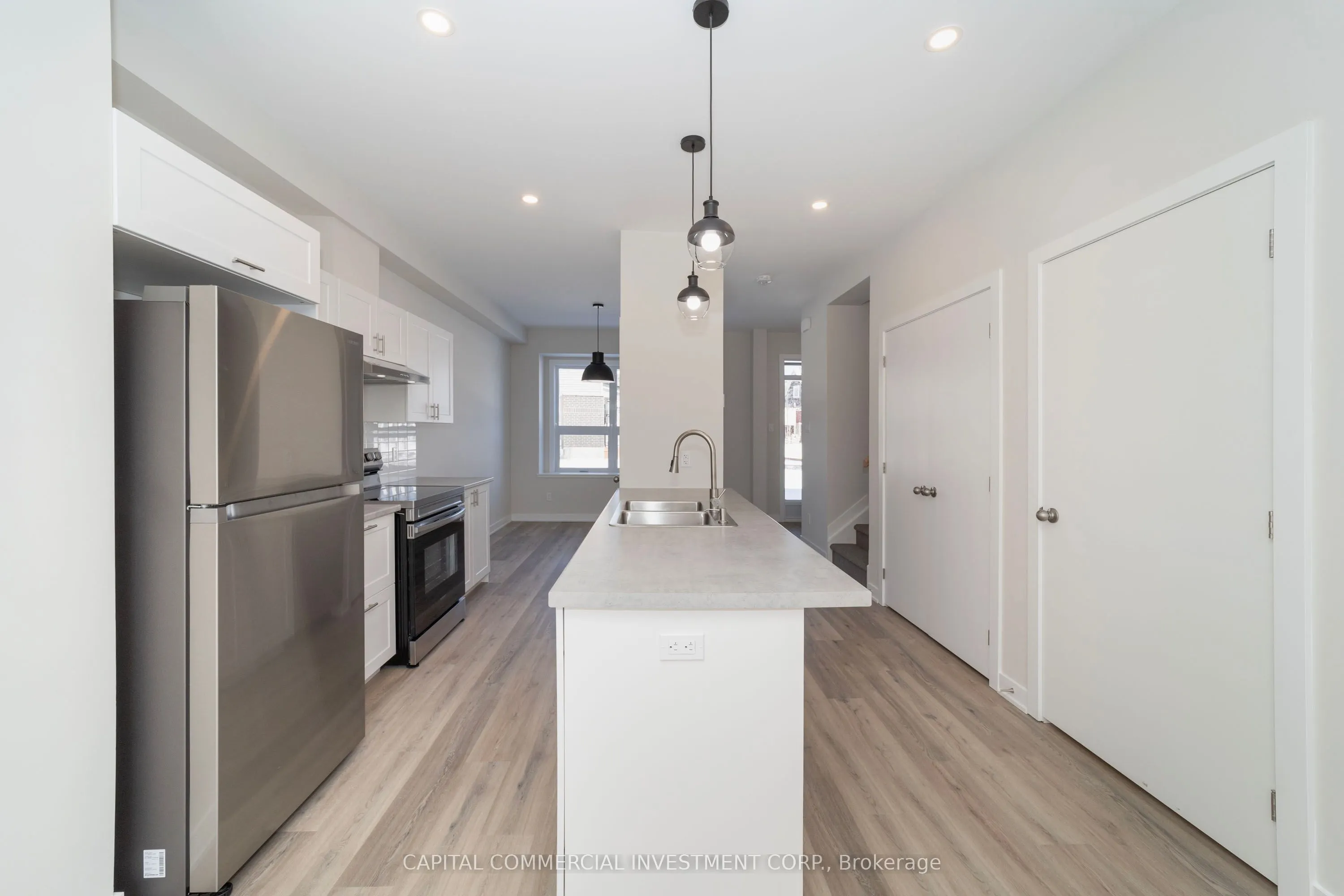 36 Main Street E