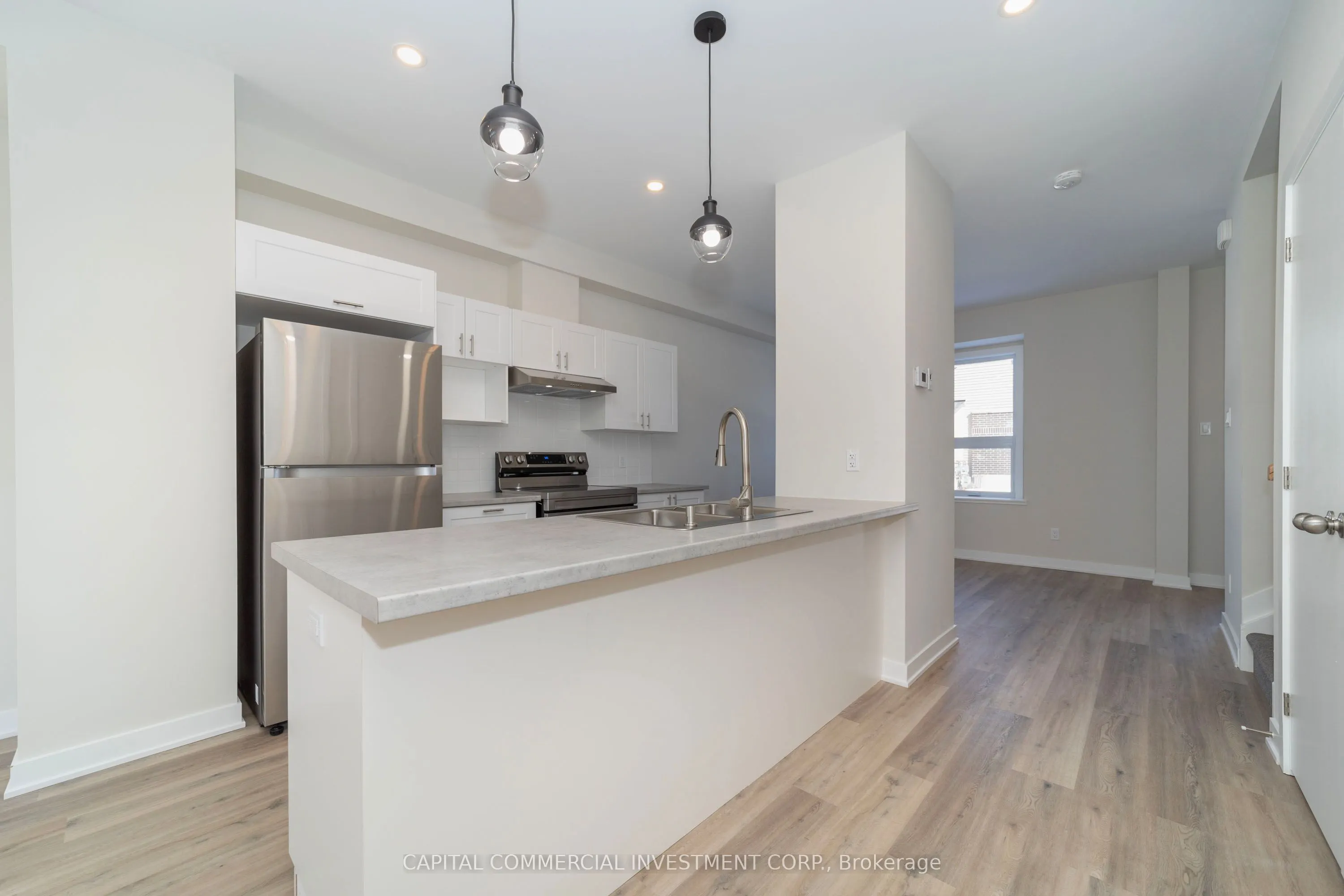 36 Main Street E