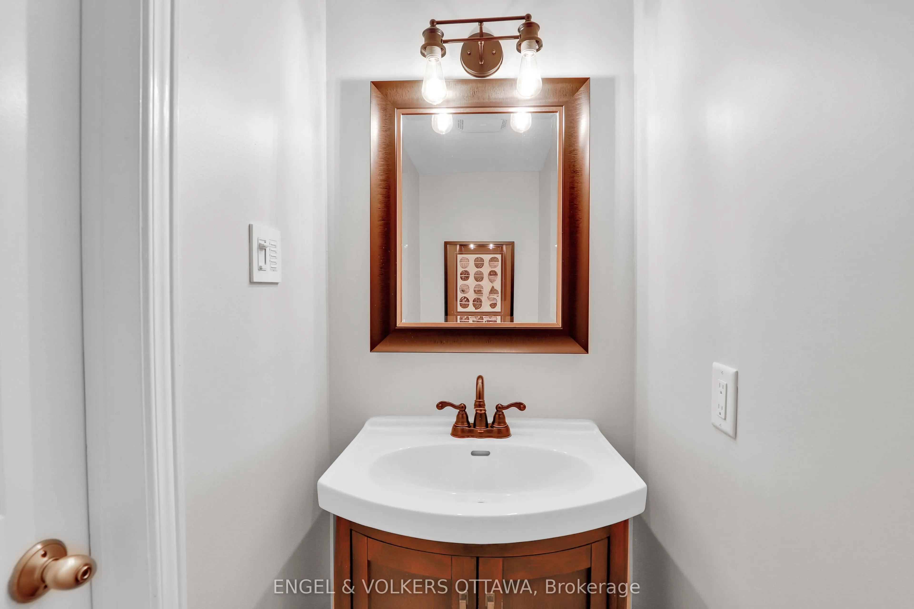 625 Richmond Road, #2