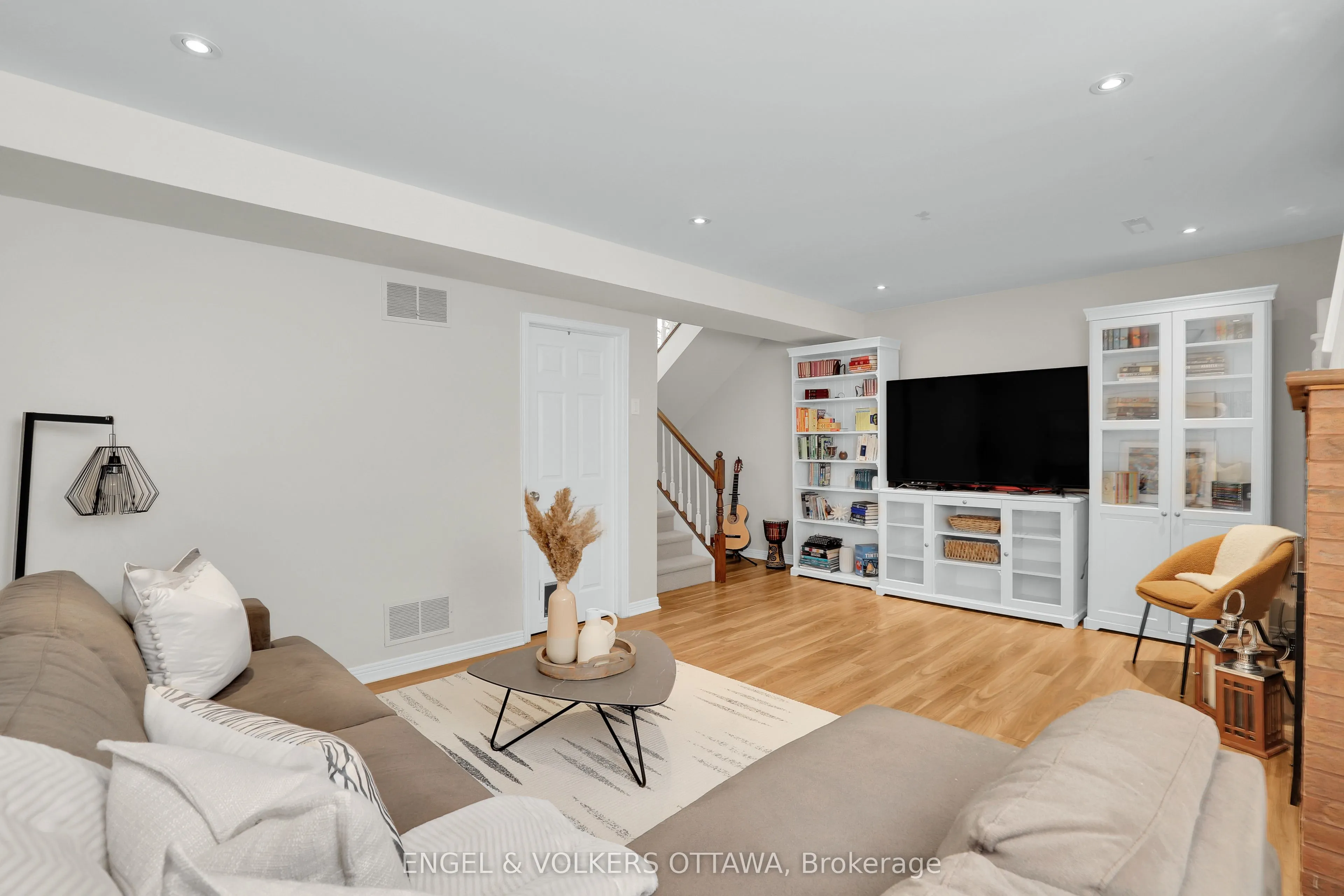 625 Richmond Road, #2