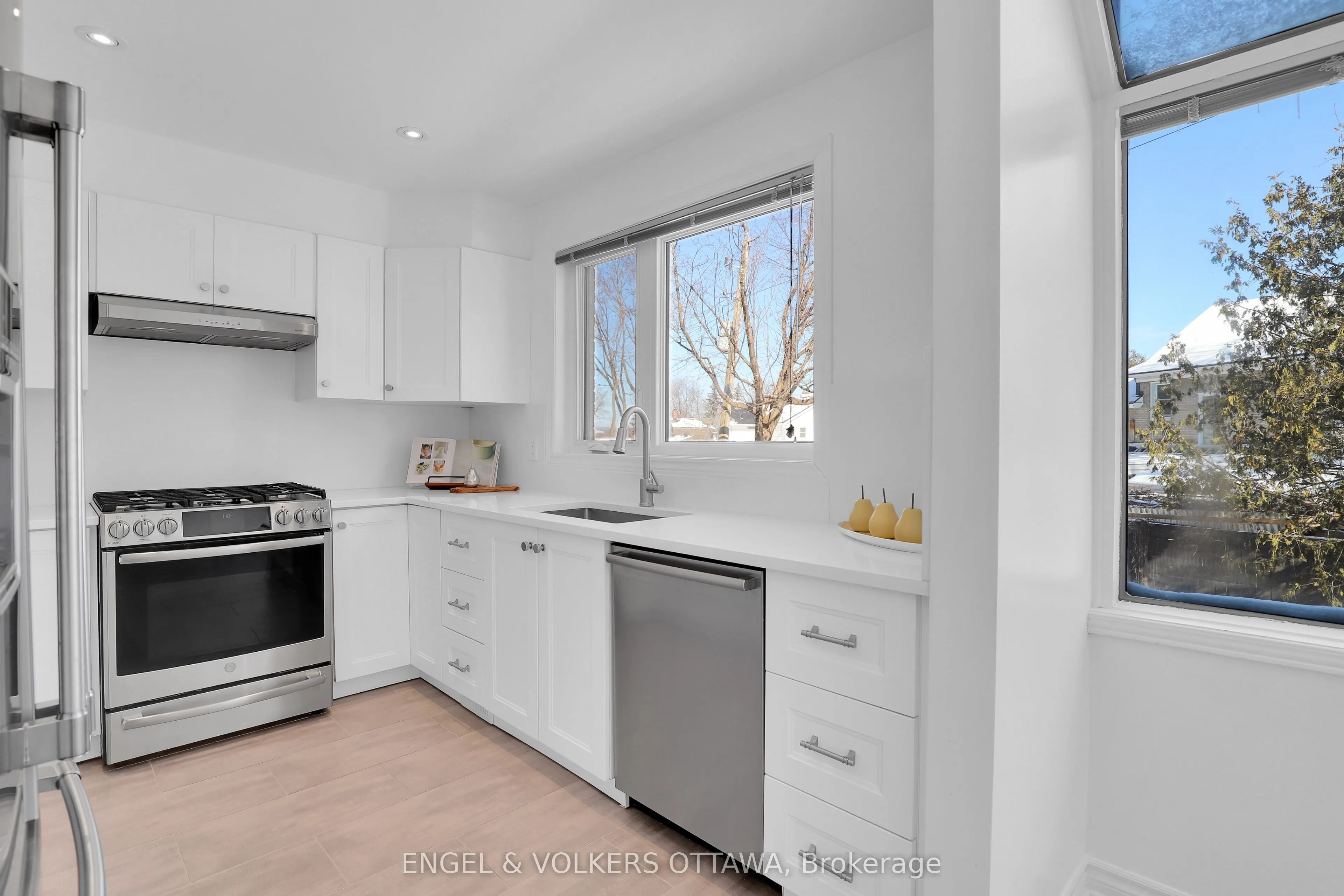 625 Richmond Road, #2