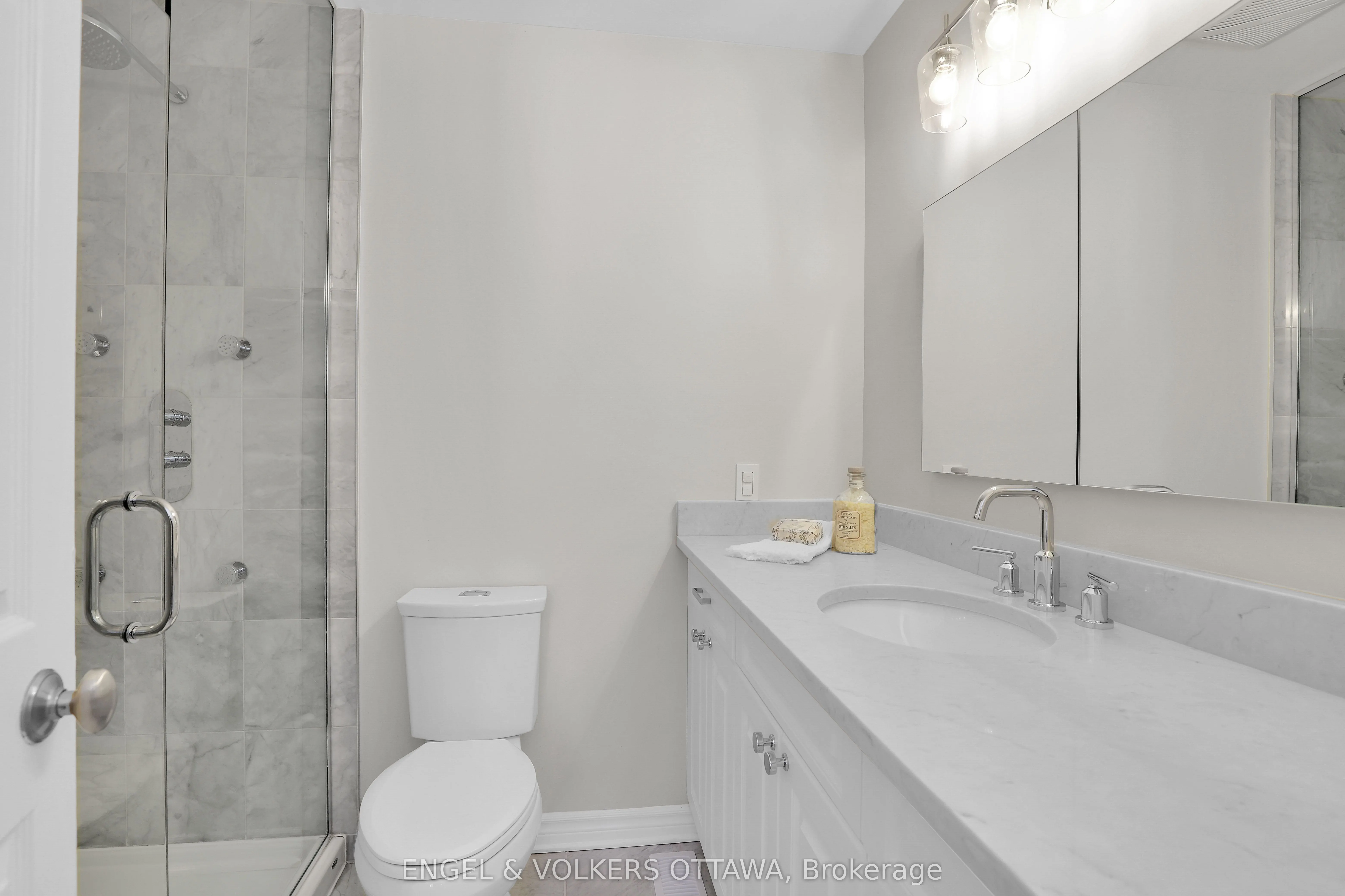 625 Richmond Road, #2