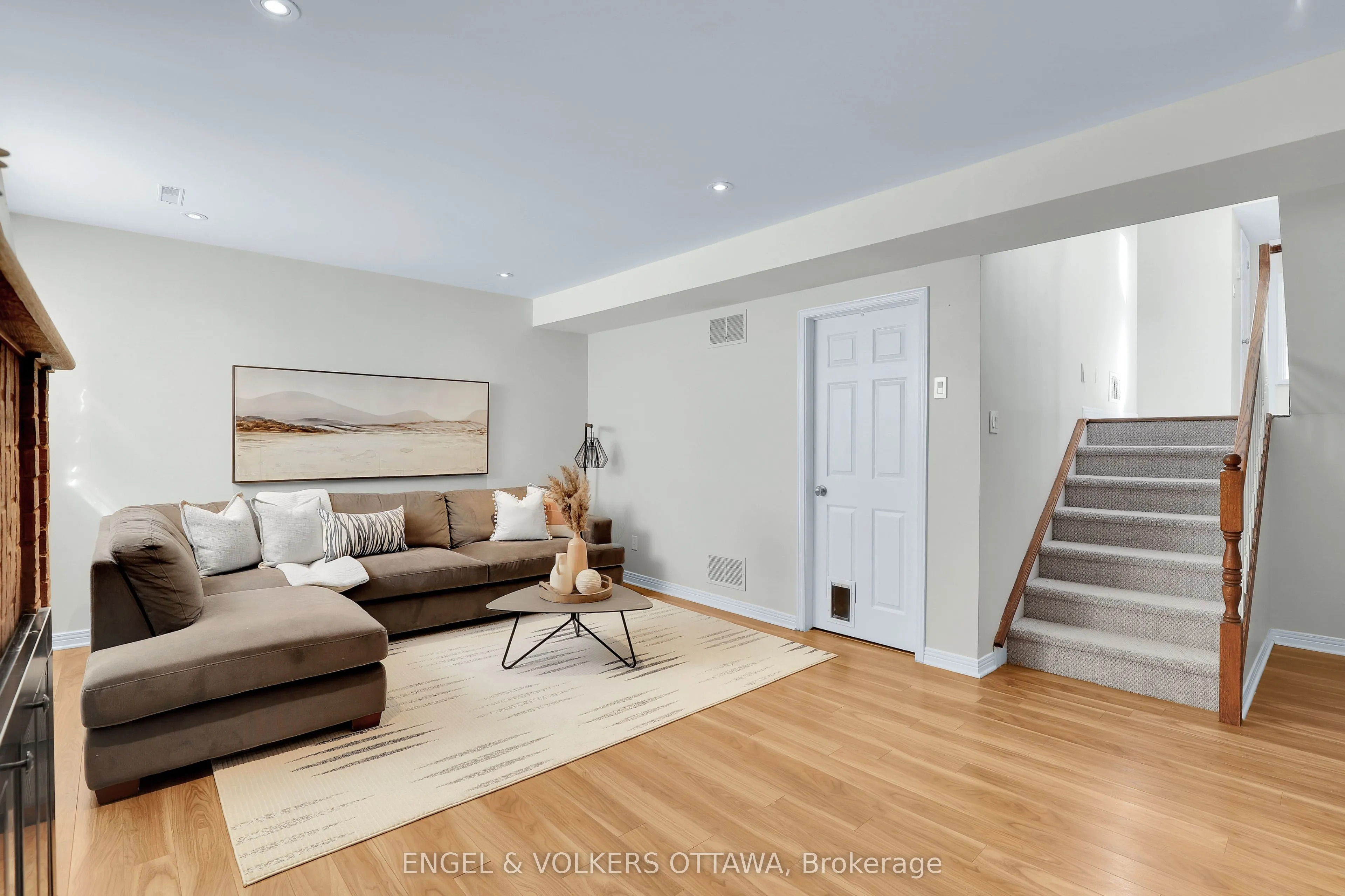 625 Richmond Road, #2