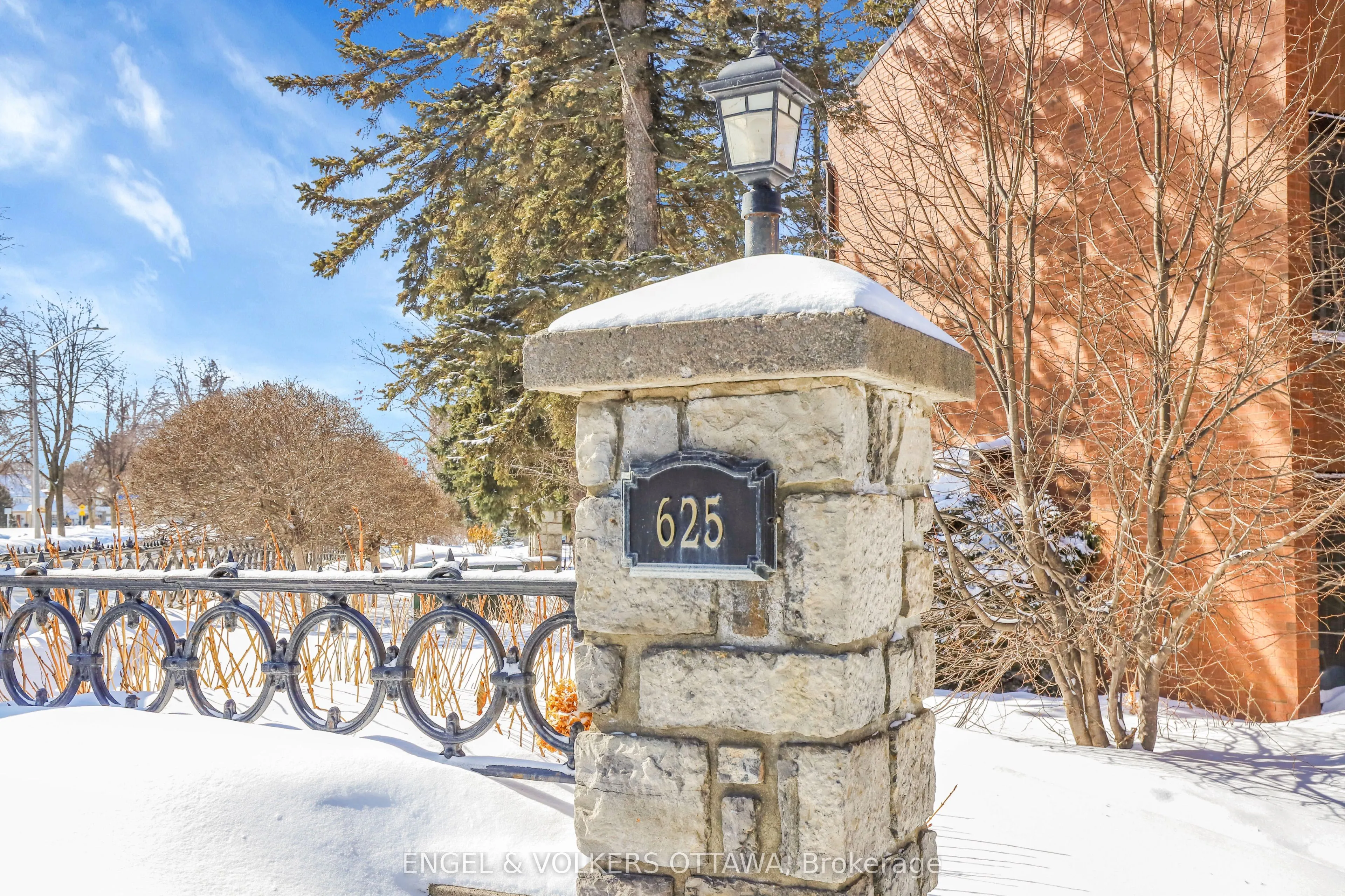 625 Richmond Road, #2