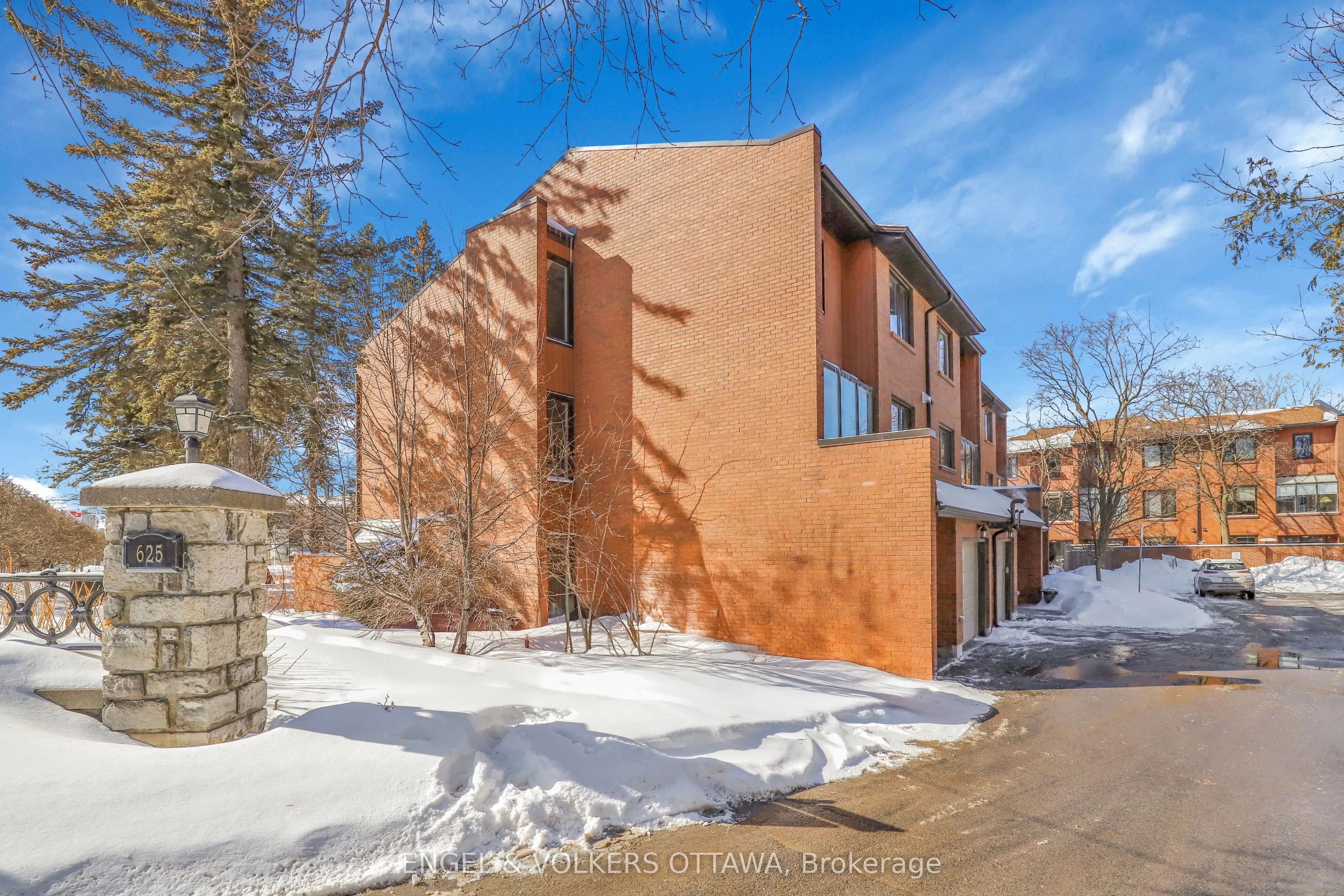 625 Richmond Road, #2