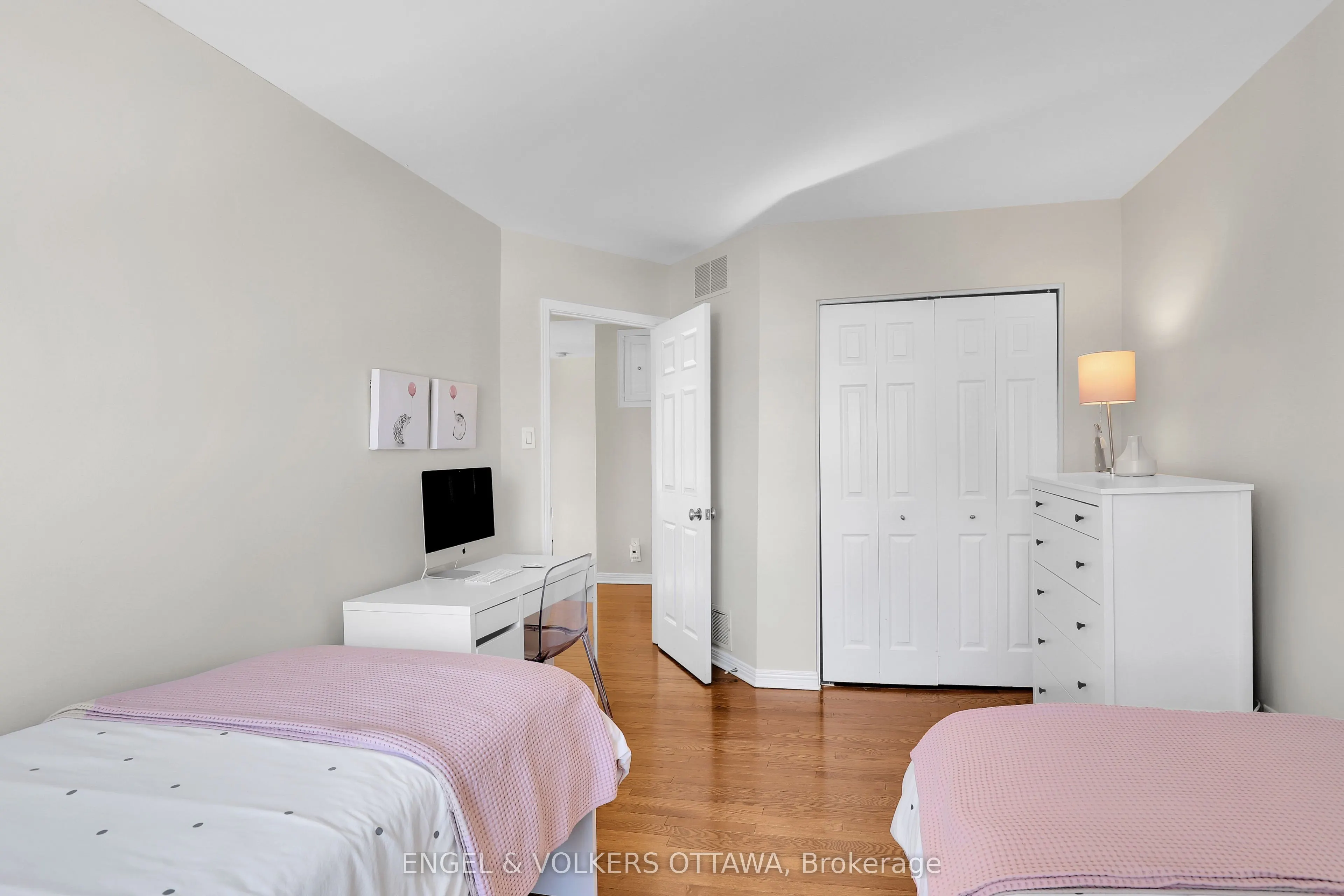 625 Richmond Road, #2