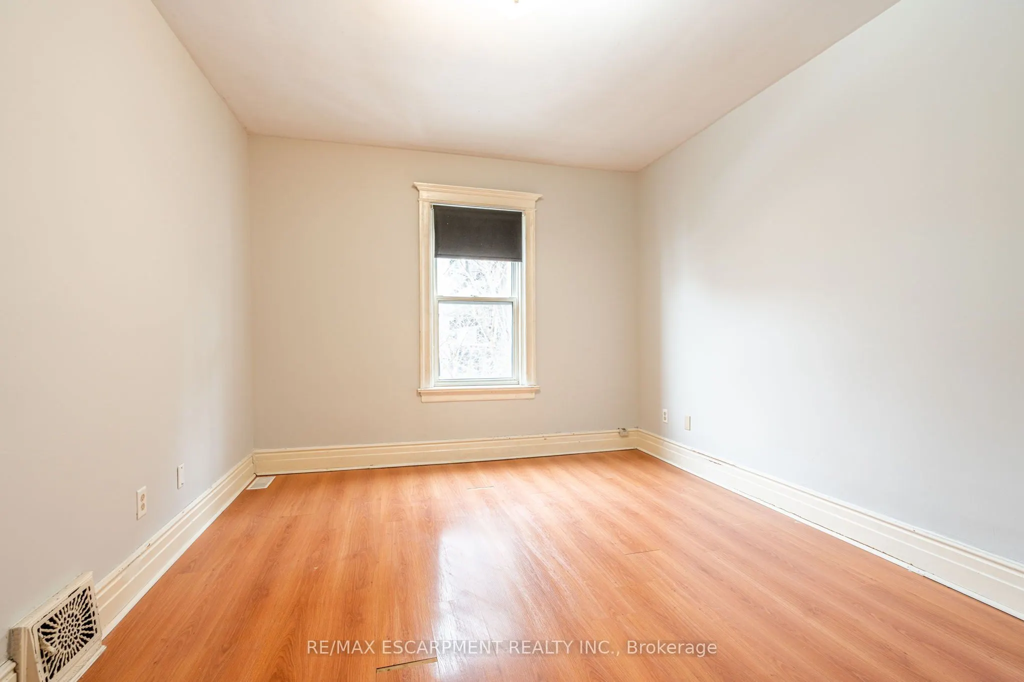 255 JOHN Street S, #UPPER