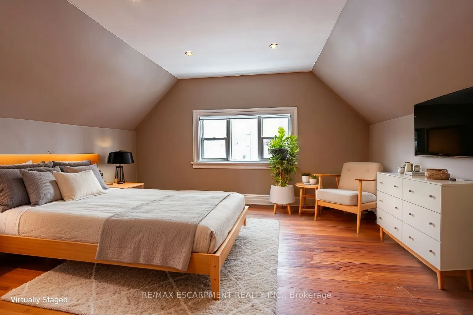 255 JOHN Street S, #UPPER