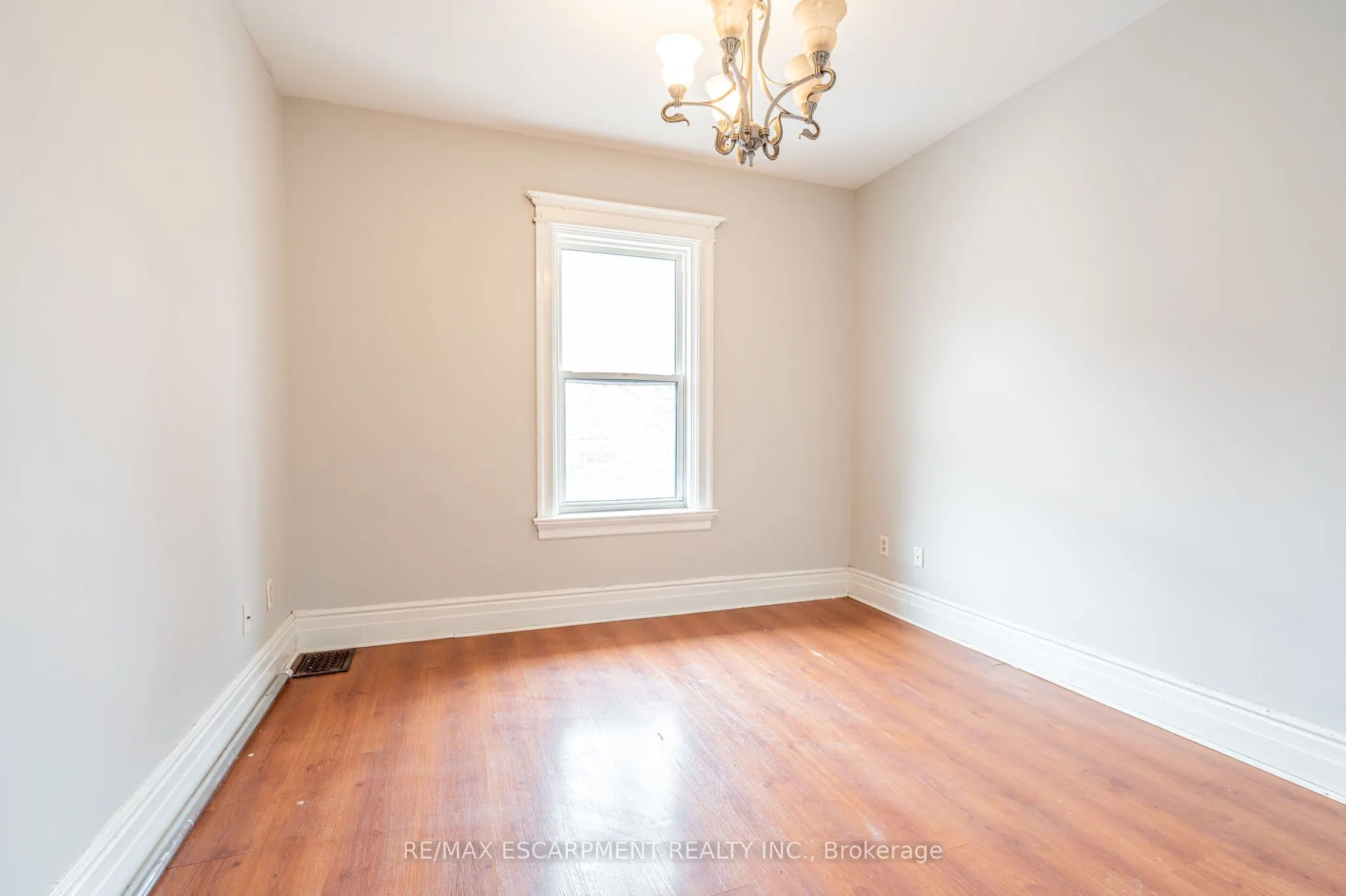 255 JOHN Street S, #UPPER