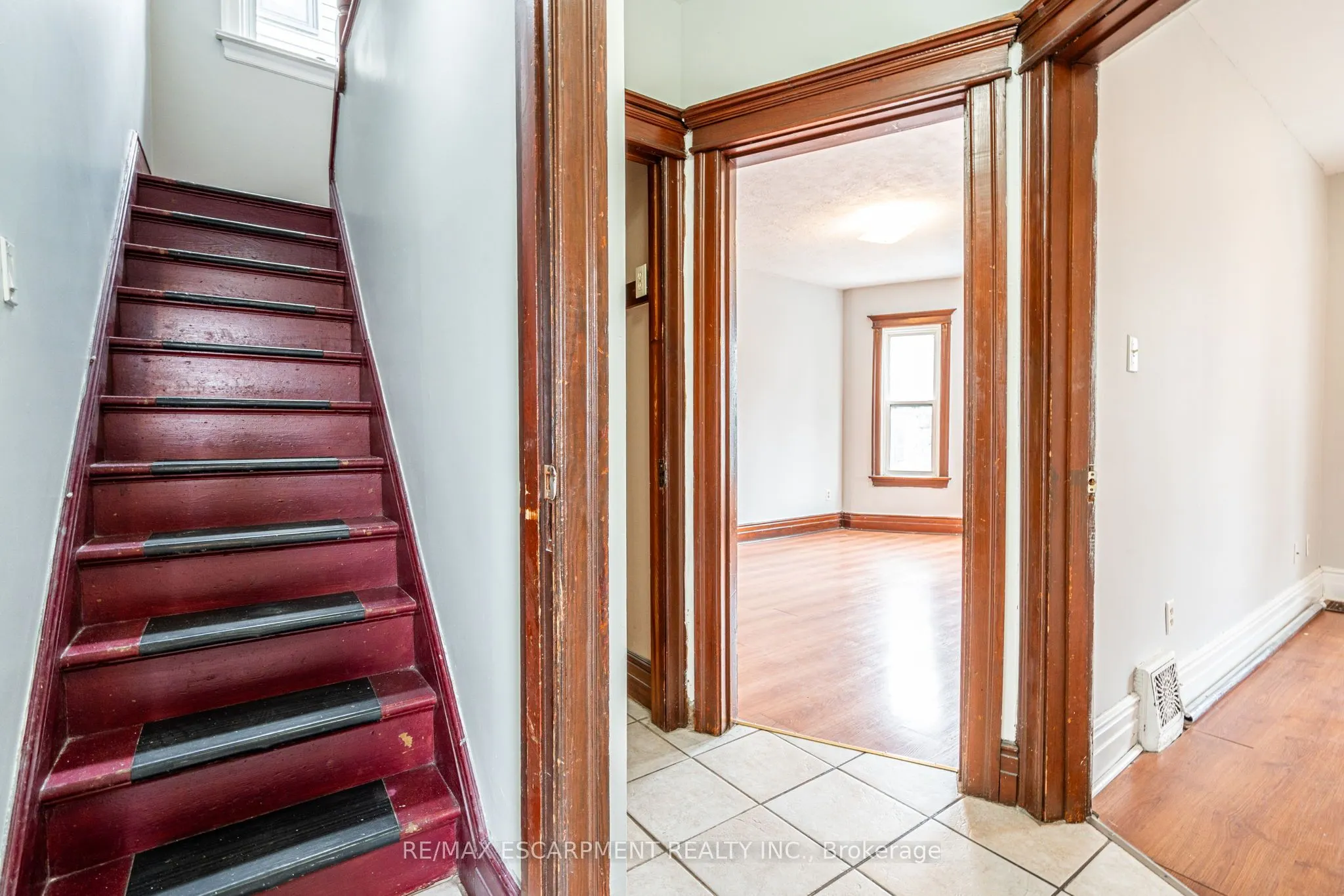 255 JOHN Street S, #UPPER