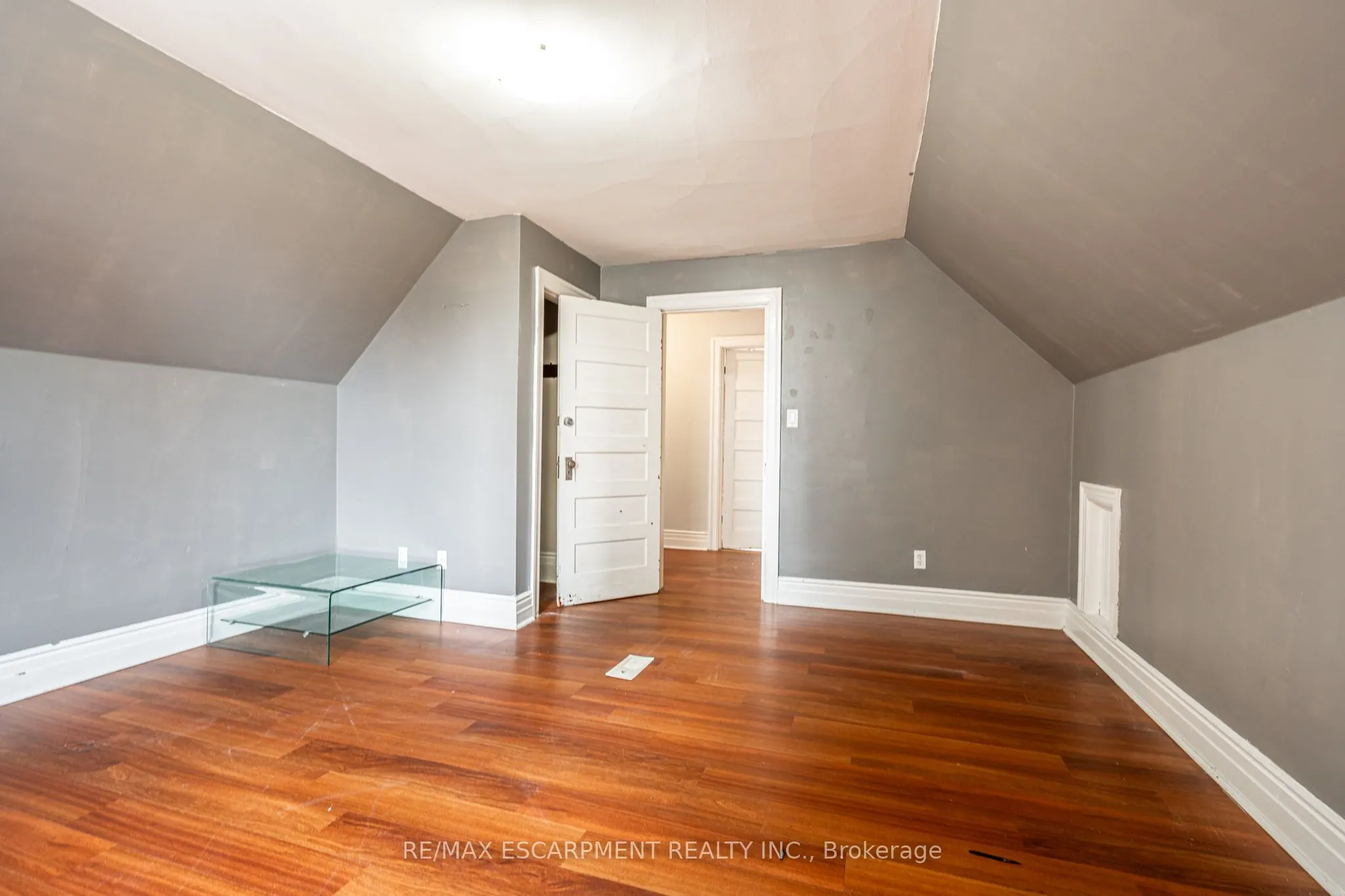 255 JOHN Street S, #UPPER