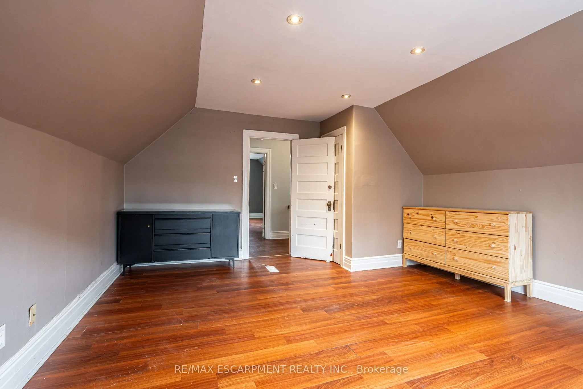 255 JOHN Street S, #UPPER